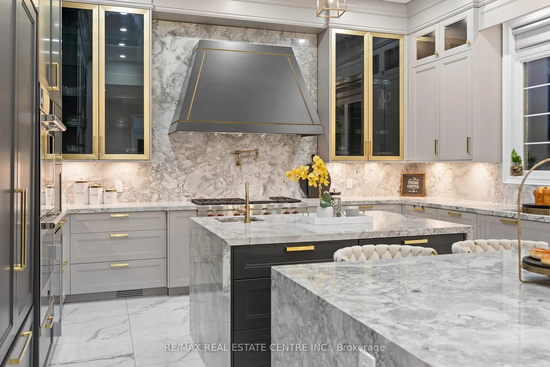 Photo 10 of 67 Rolling Green Court, Vaughan, Kleinburg — HOMEH
