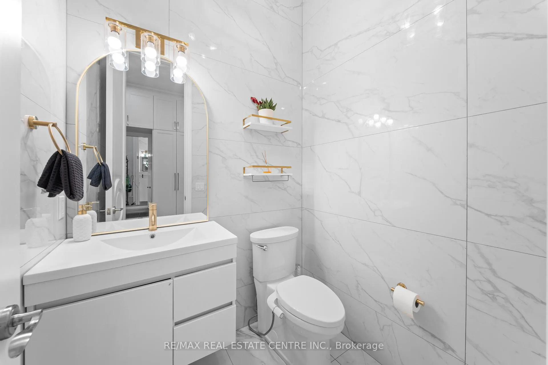 Photo 21 of 67 Rolling Green Court, Vaughan, Kleinburg — HOMEH