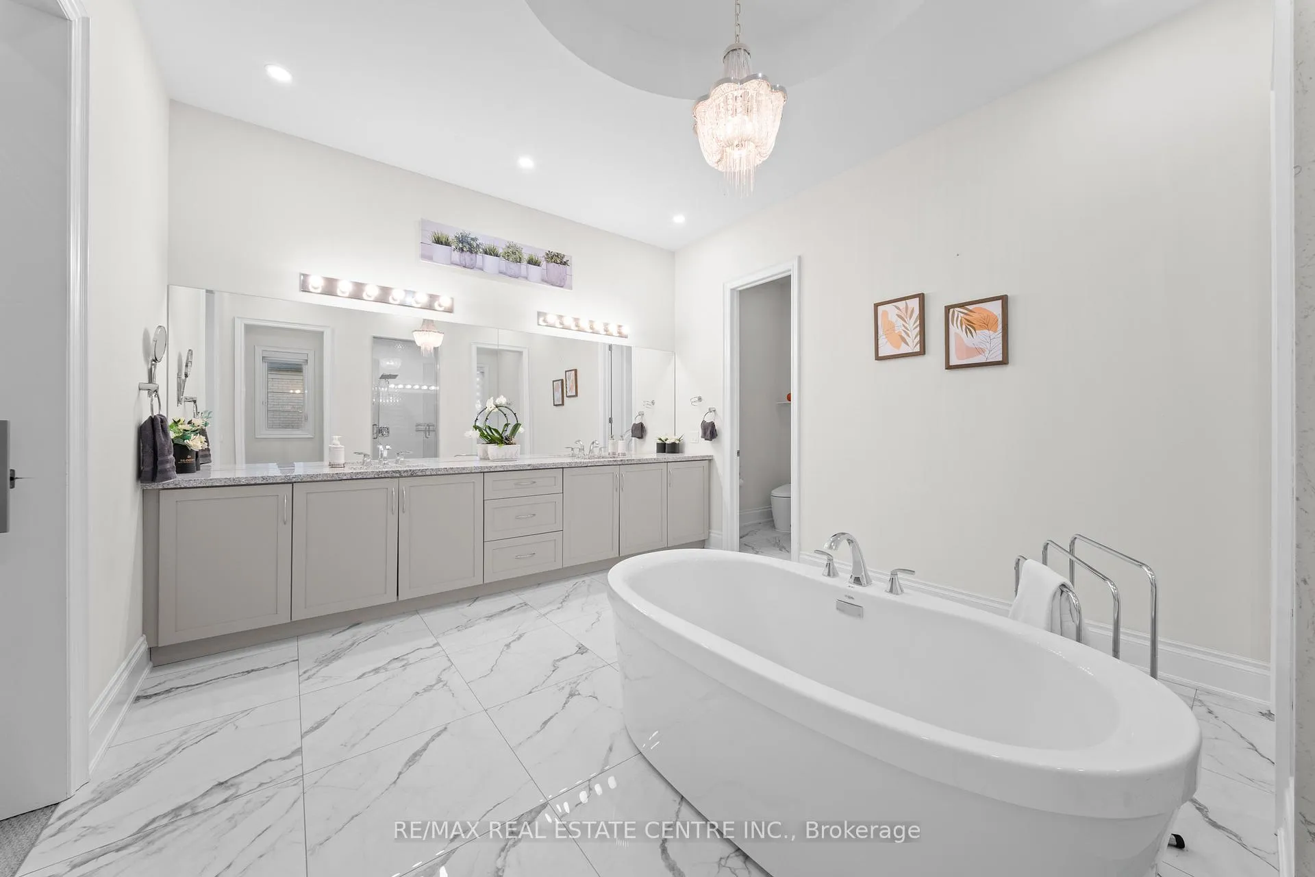Photo 27 of 67 Rolling Green Court, Vaughan, Kleinburg — HOMEH