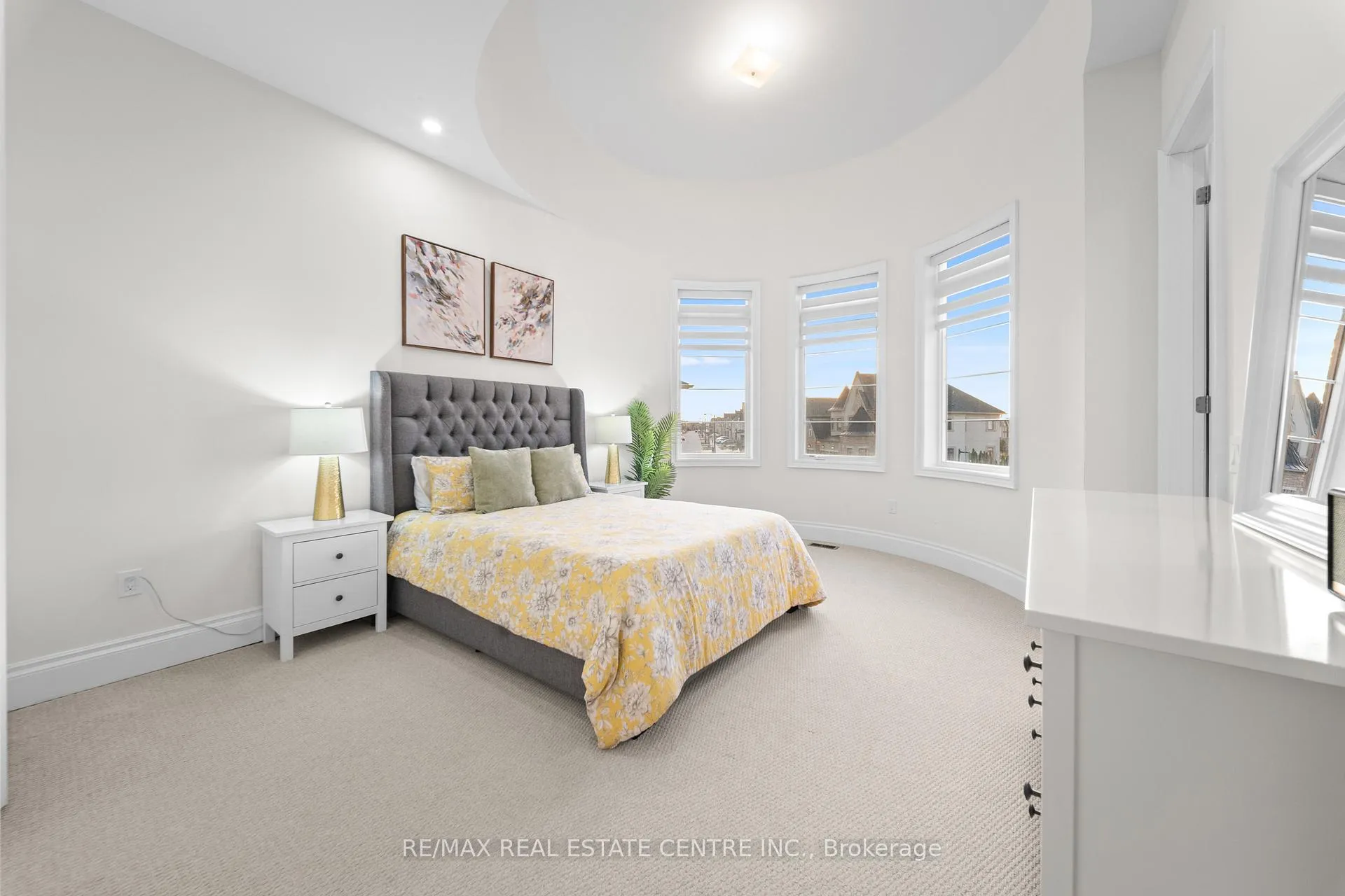 Photo 32 of 67 Rolling Green Court, Vaughan, Kleinburg — HOMEH