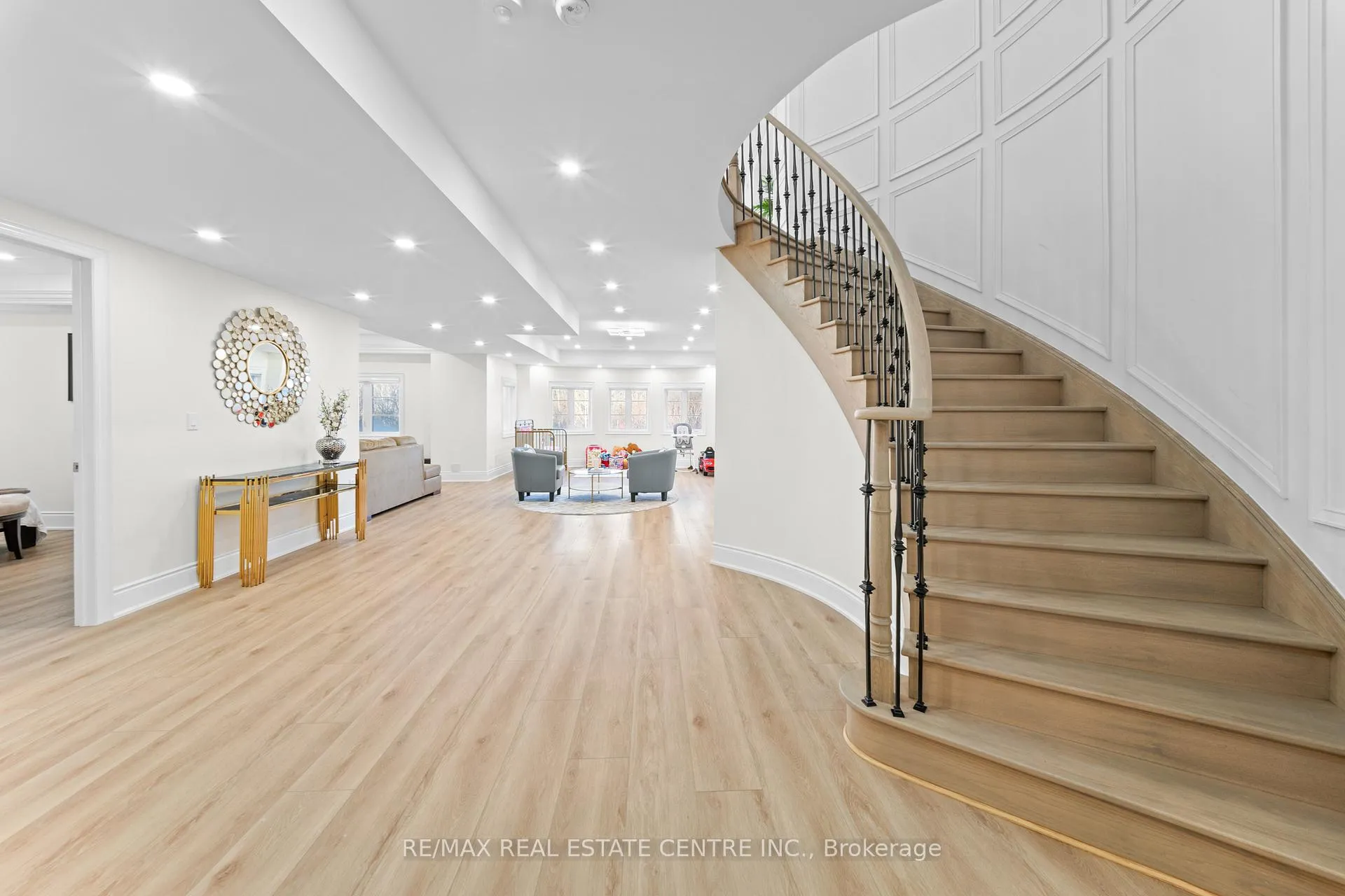 Photo 36 of 67 Rolling Green Court, Vaughan, Kleinburg — HOMEH