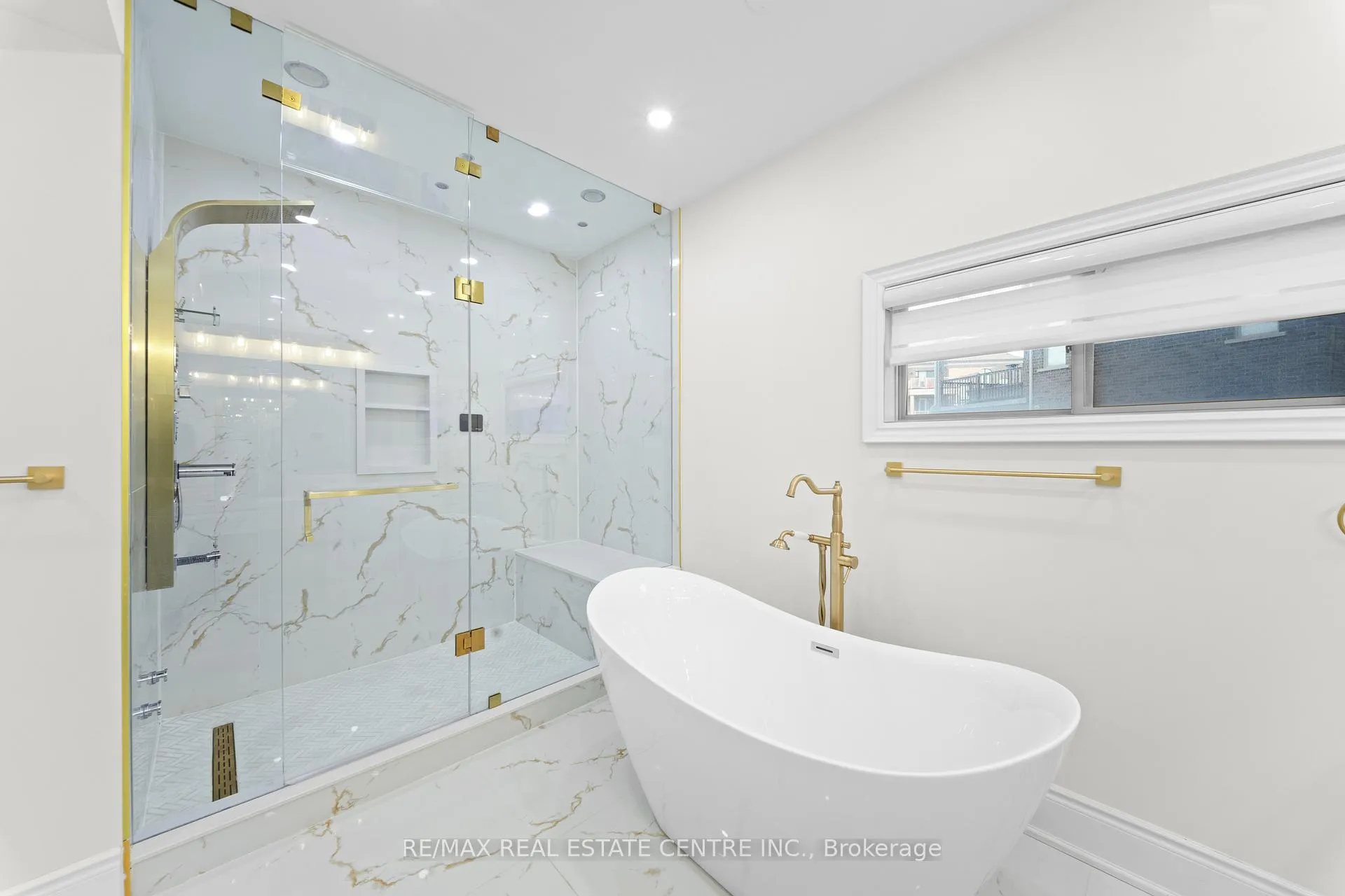 Photo 42 of 67 Rolling Green Court, Vaughan, Kleinburg — HOMEH