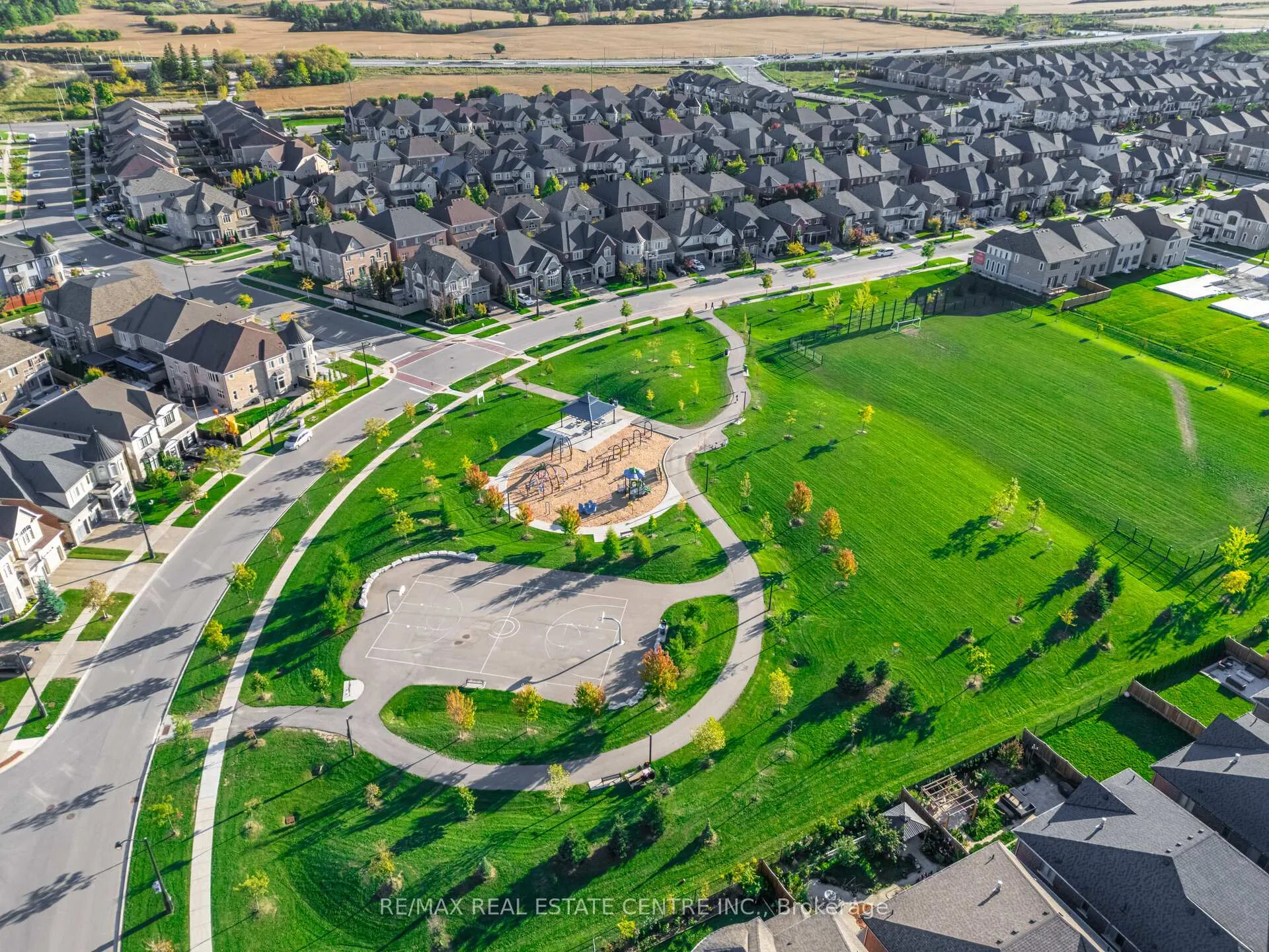 Photo 50 of 67 Rolling Green Court, Vaughan, Kleinburg — HOMEH