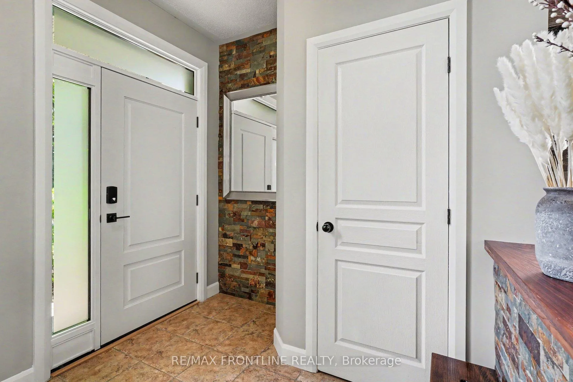 Photo 3 of 37 Calderwood Way, Ottawa, Barrhaven - Stonebridge — HOMEH