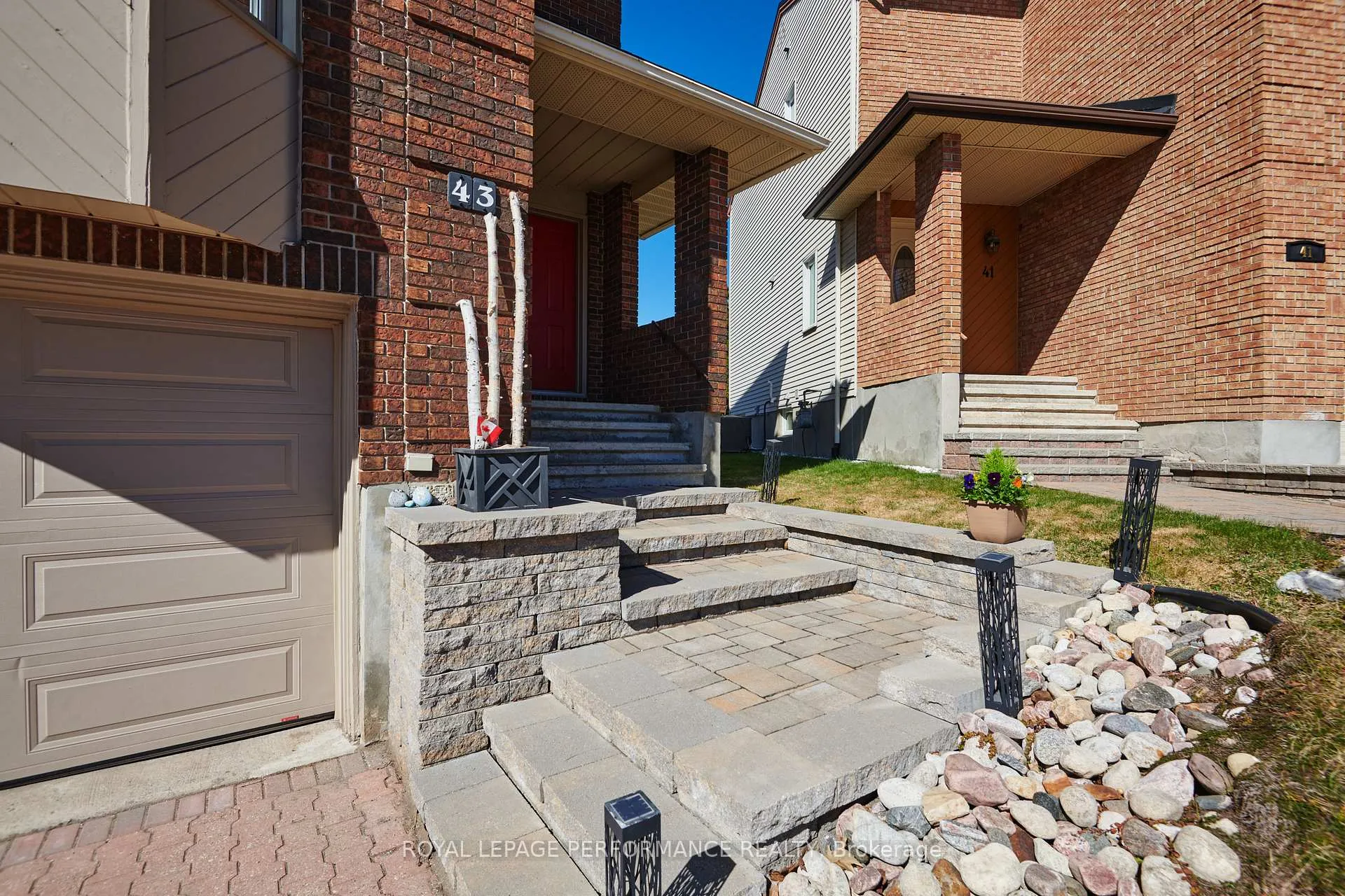 Photo 3 of 43 Waterview Court, Ottawa, Mooneys Bay/Riverside Park — HOMEH