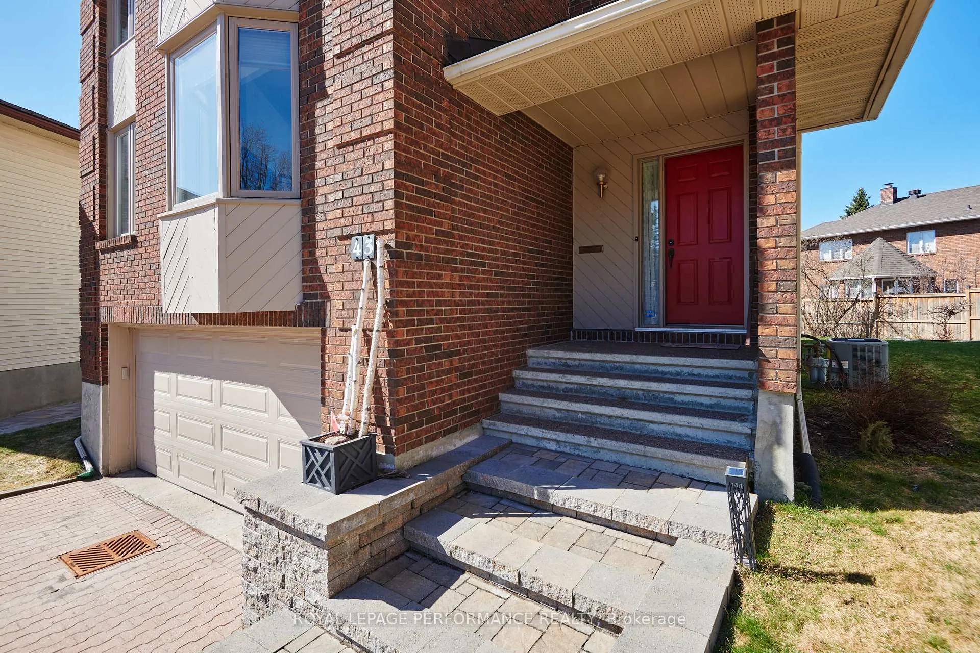 Photo 4 of 43 Waterview Court, Ottawa, Mooneys Bay/Riverside Park — HOMEH