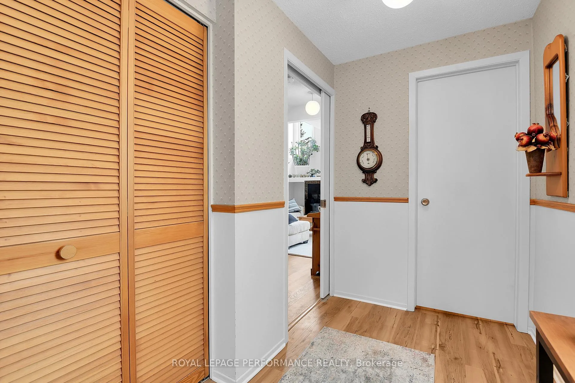 Photo 6 of 43 Waterview Court, Ottawa, Mooneys Bay/Riverside Park — HOMEH