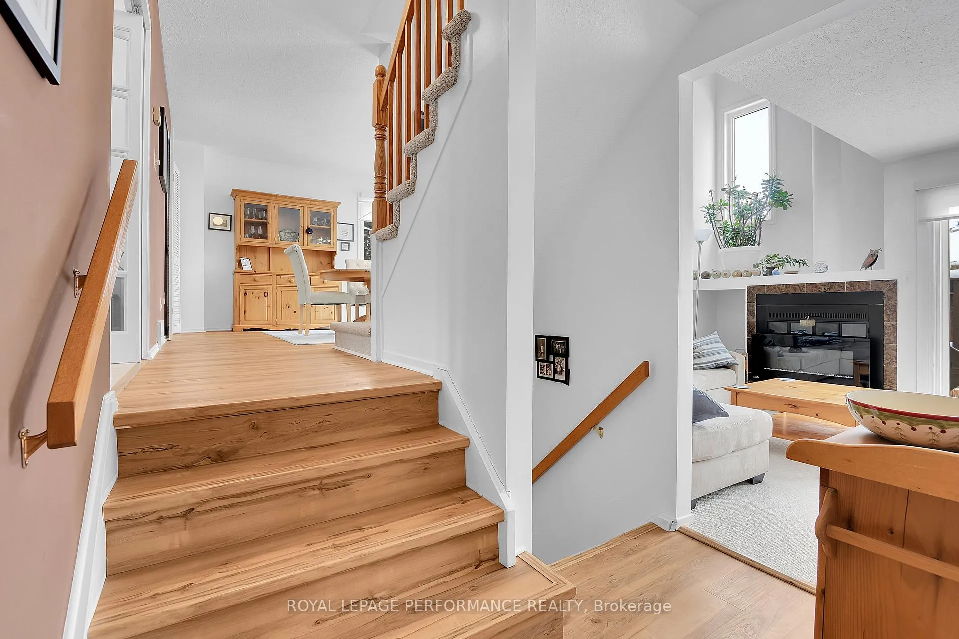 Photo 7 of 43 Waterview Court, Ottawa, Mooneys Bay/Riverside Park — HOMEH
