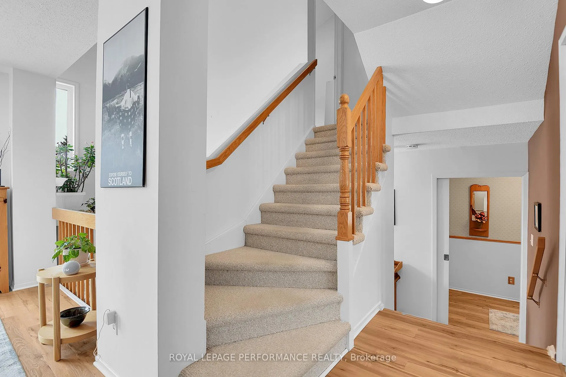 Photo 8 of 43 Waterview Court, Ottawa, Mooneys Bay/Riverside Park — HOMEH