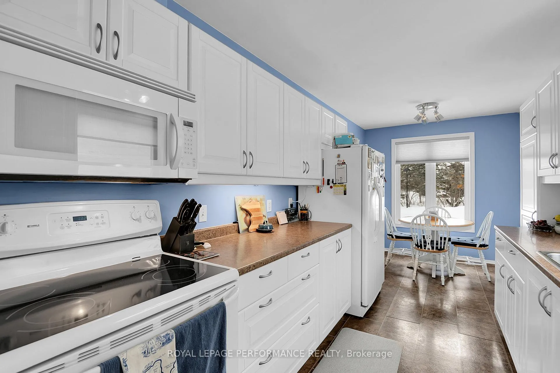 Photo 15 of 43 Waterview Court, Ottawa, Mooneys Bay/Riverside Park — HOMEH