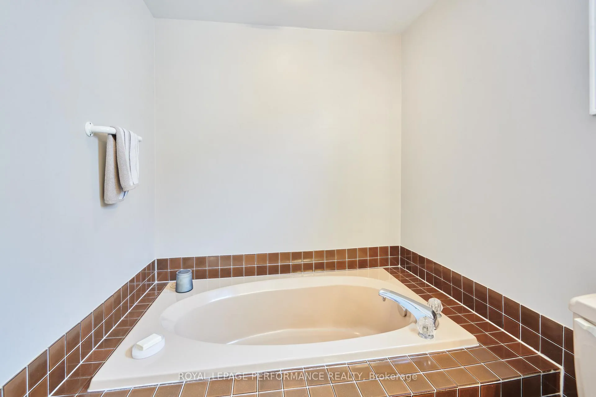 Photo 25 of 43 Waterview Court, Ottawa, Mooneys Bay/Riverside Park — HOMEH