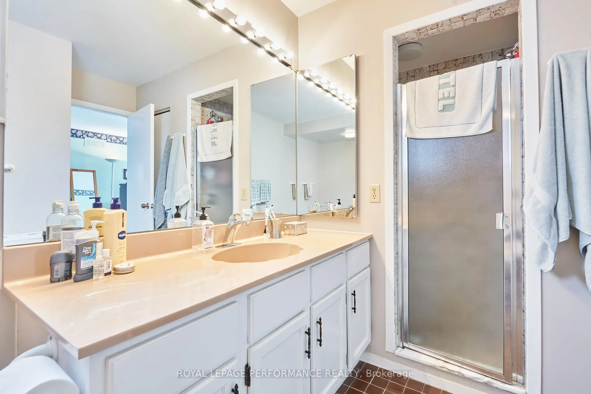 Photo 26 of 43 Waterview Court, Ottawa, Mooneys Bay/Riverside Park — HOMEH