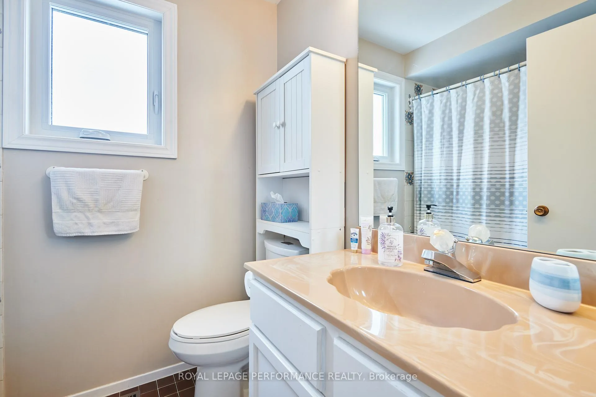 Photo 30 of 43 Waterview Court, Ottawa, Mooneys Bay/Riverside Park — HOMEH