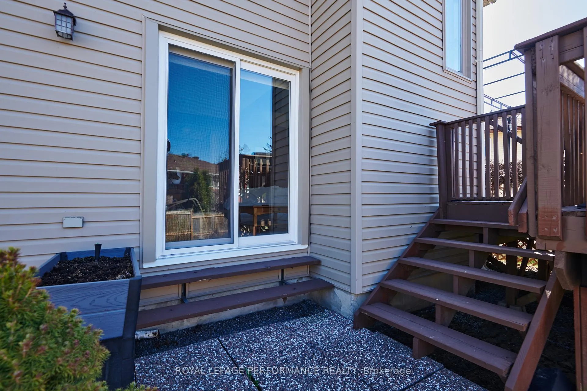 Photo 35 of 43 Waterview Court, Ottawa, Mooneys Bay/Riverside Park — HOMEH