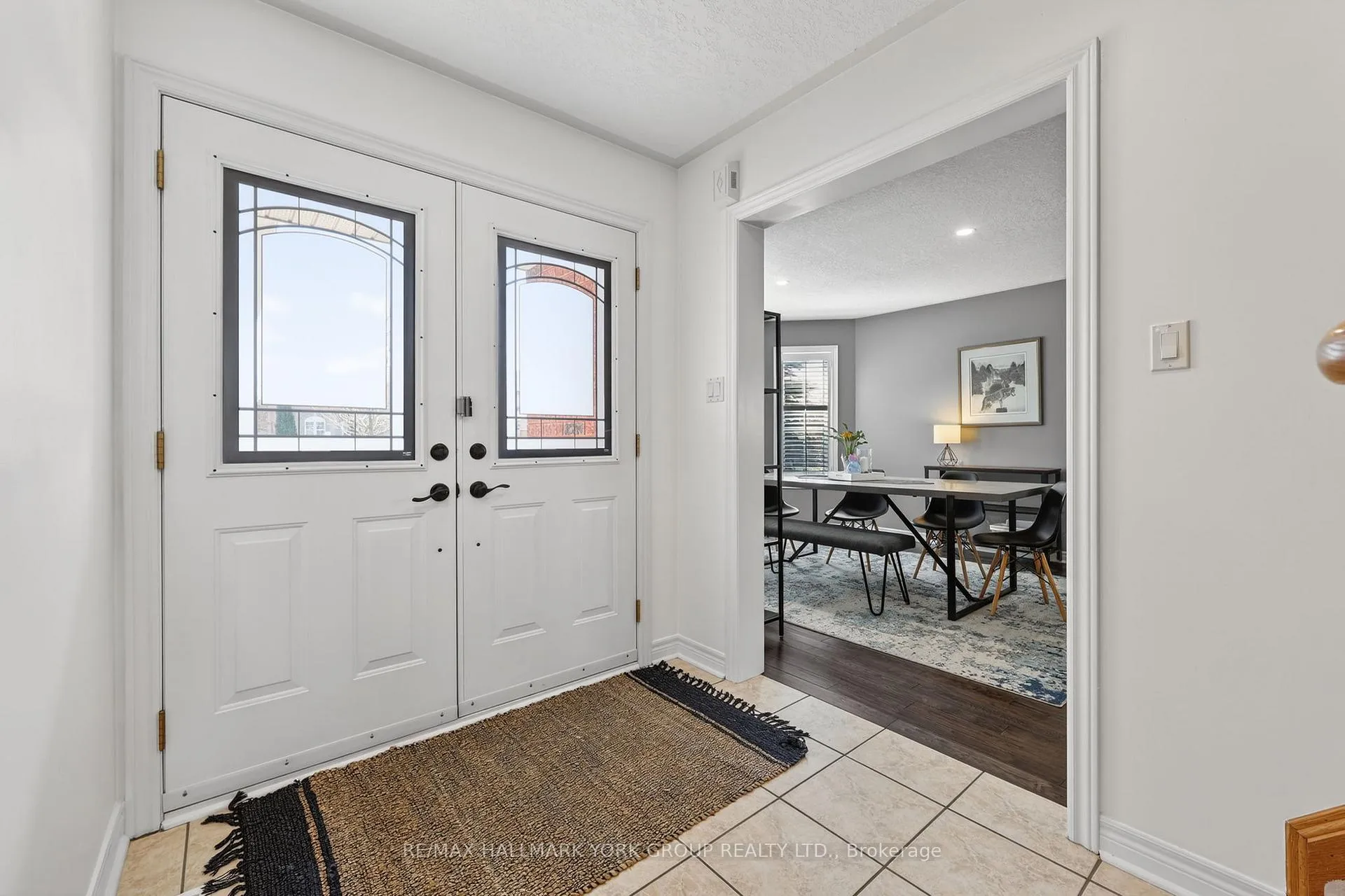 Photo 5 of 54 Bambi Crescent, Georgina, Keswick South — HOMEH