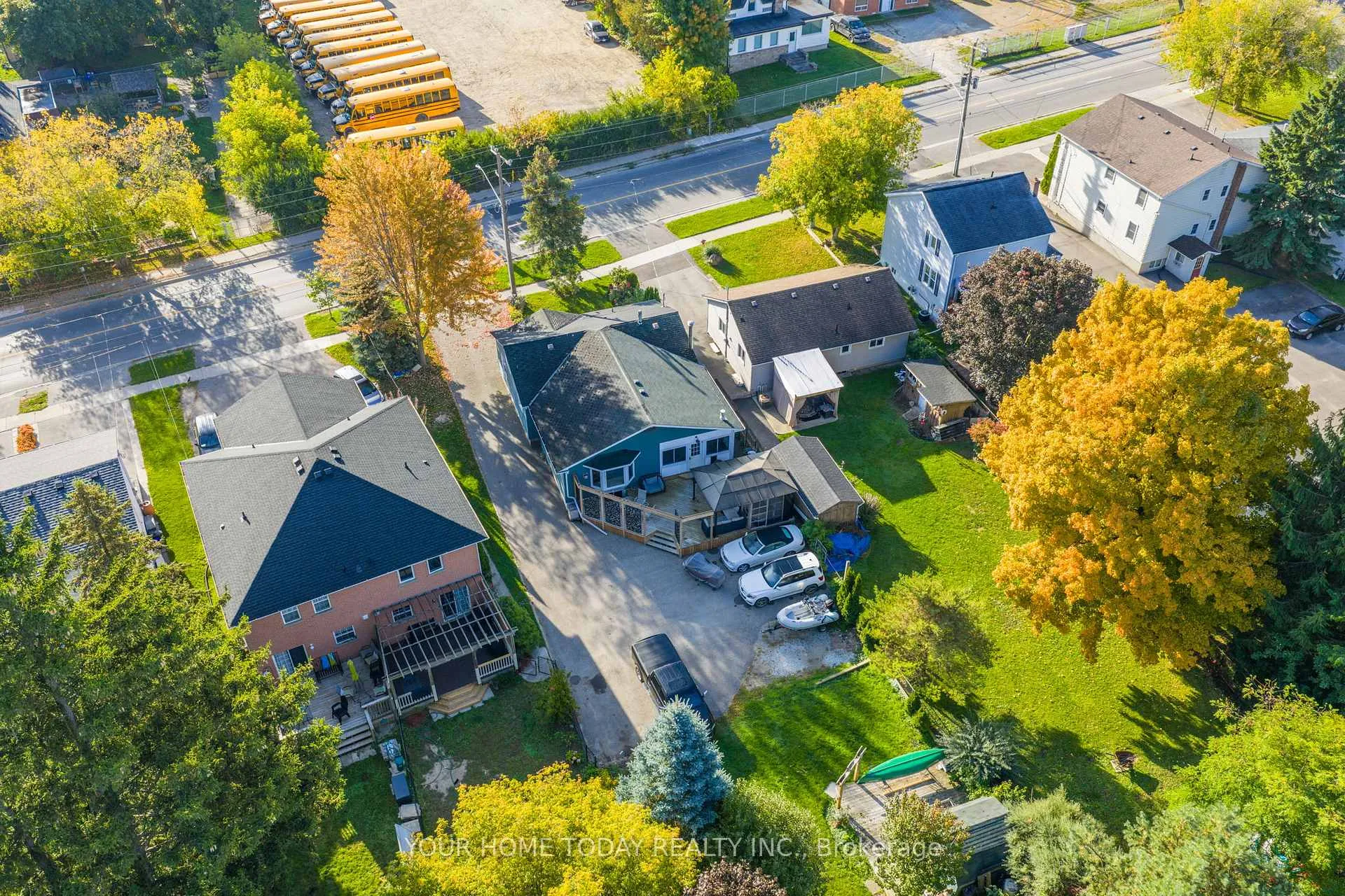 Photo 4 of 70 Maple Avenue, Halton Hills, Georgetown — HOMEH