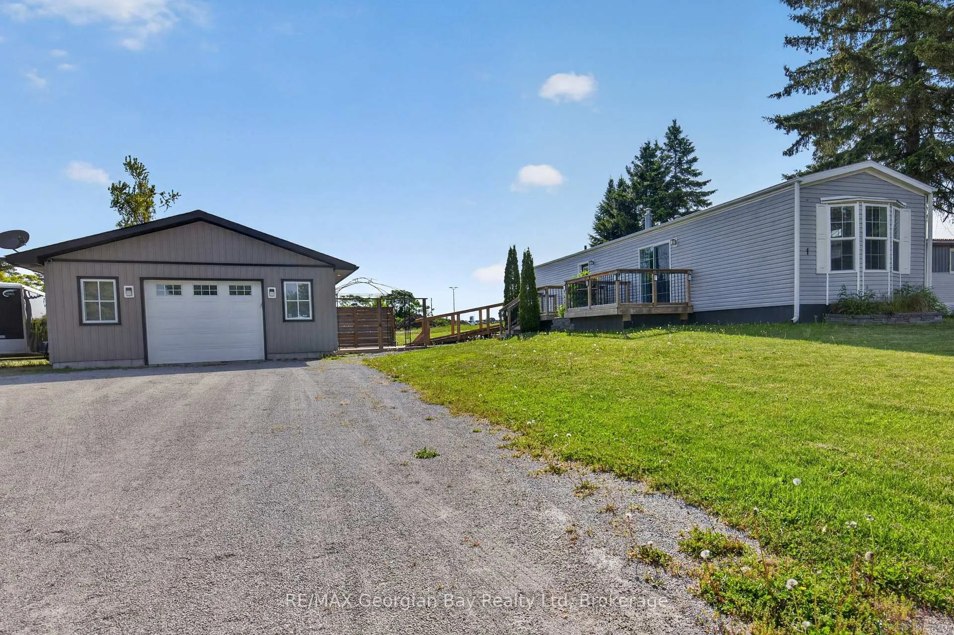 Photo 2 of 1 Maple Lane, Midland — HOMEH