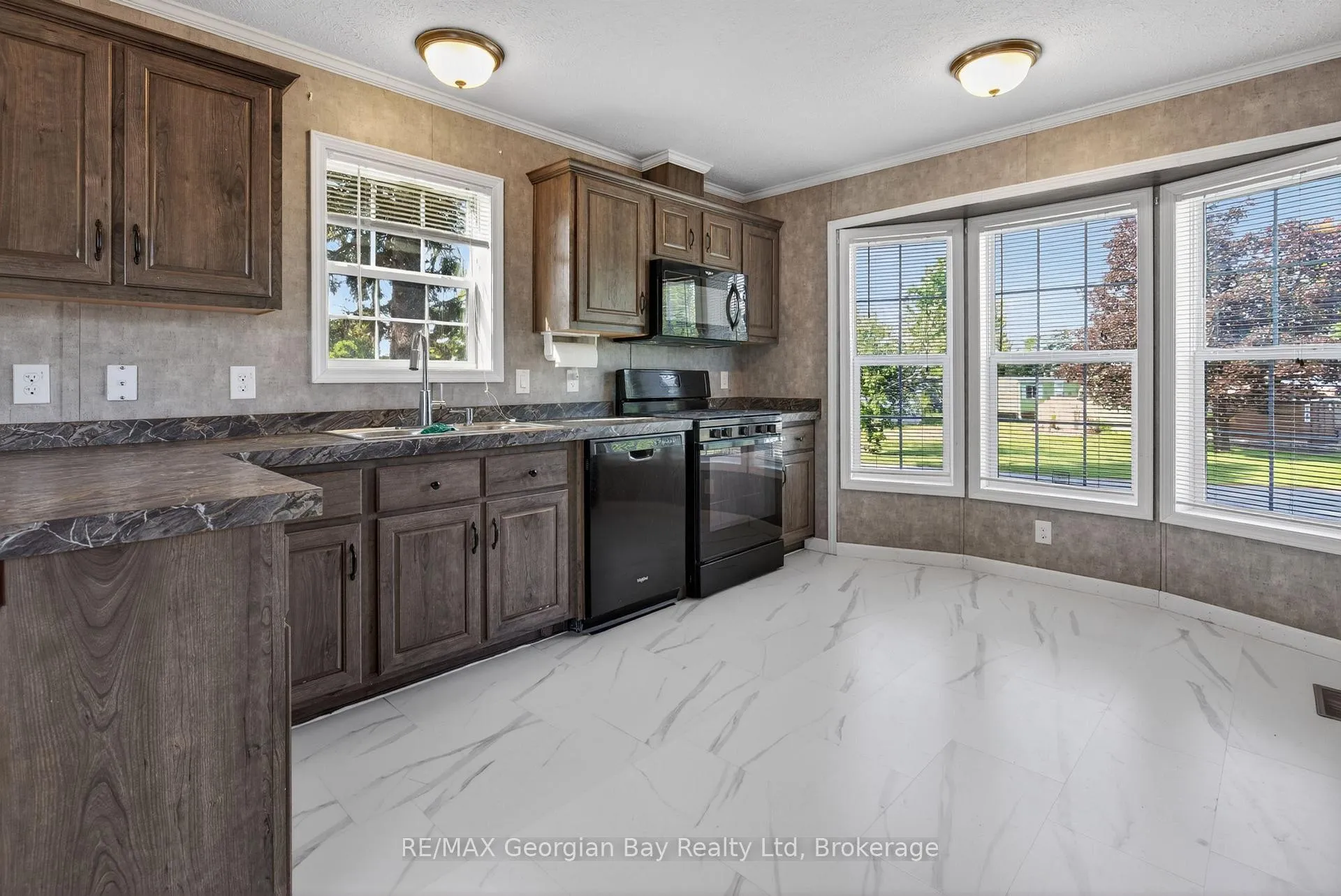 Photo 7 of 1 Maple Lane, Midland — HOMEH