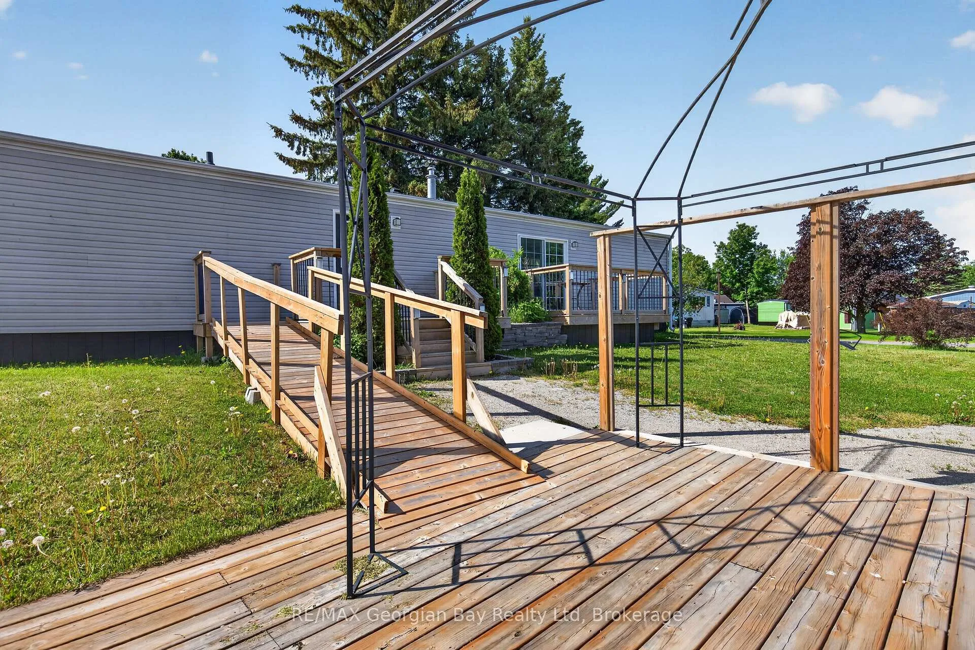 Photo 21 of 1 Maple Lane, Midland — HOMEH