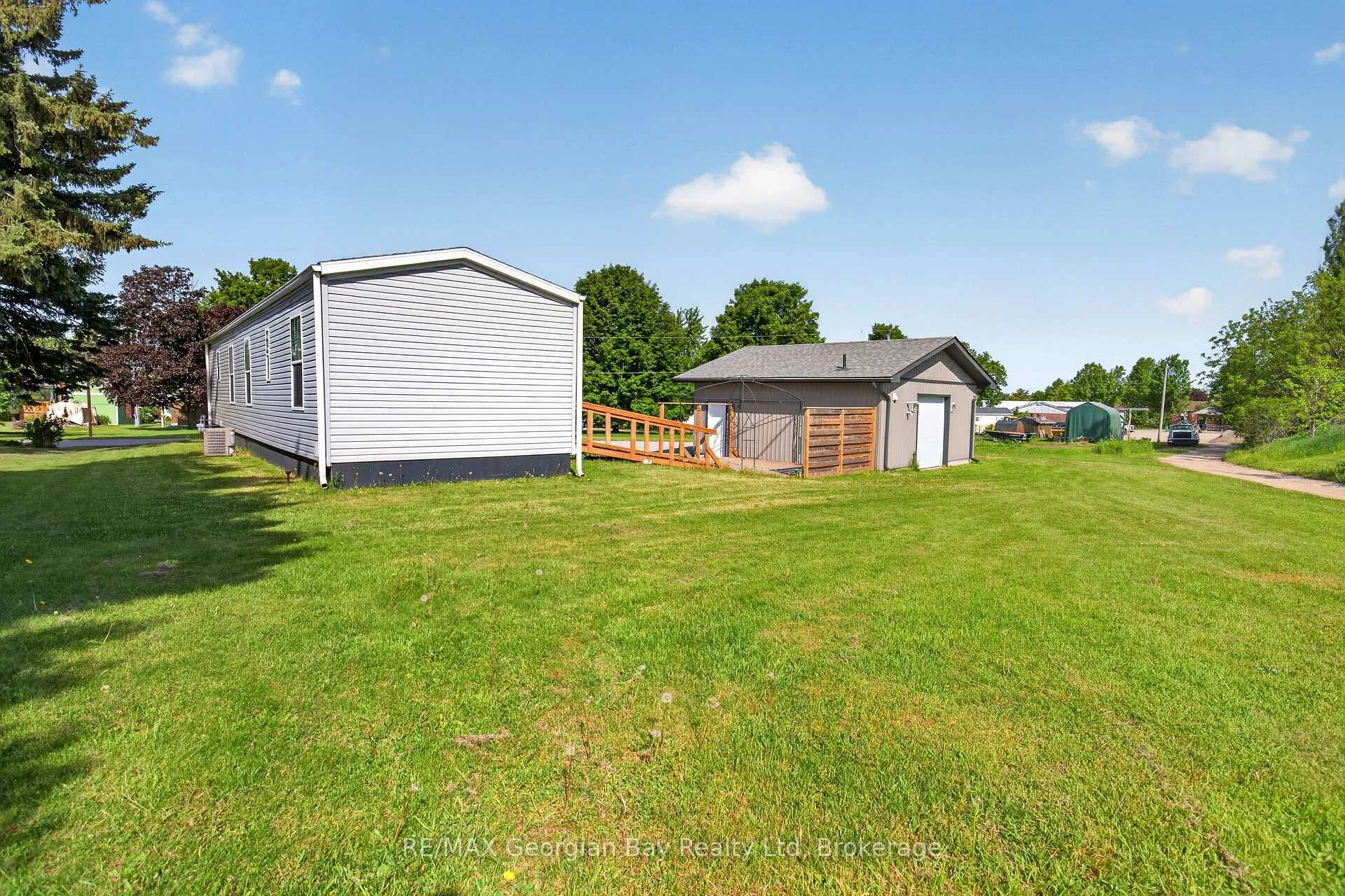 Photo 22 of 1 Maple Lane, Midland — HOMEH