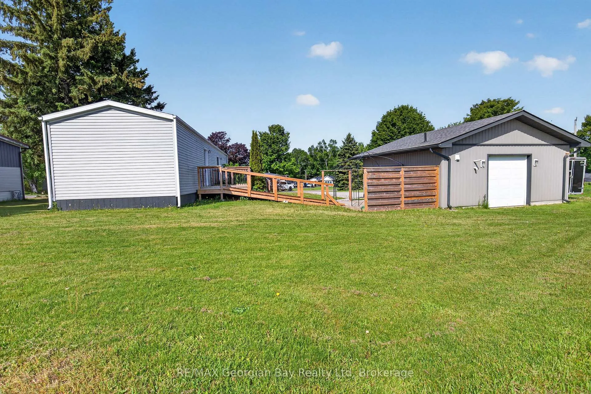 Photo 23 of 1 Maple Lane, Midland — HOMEH
