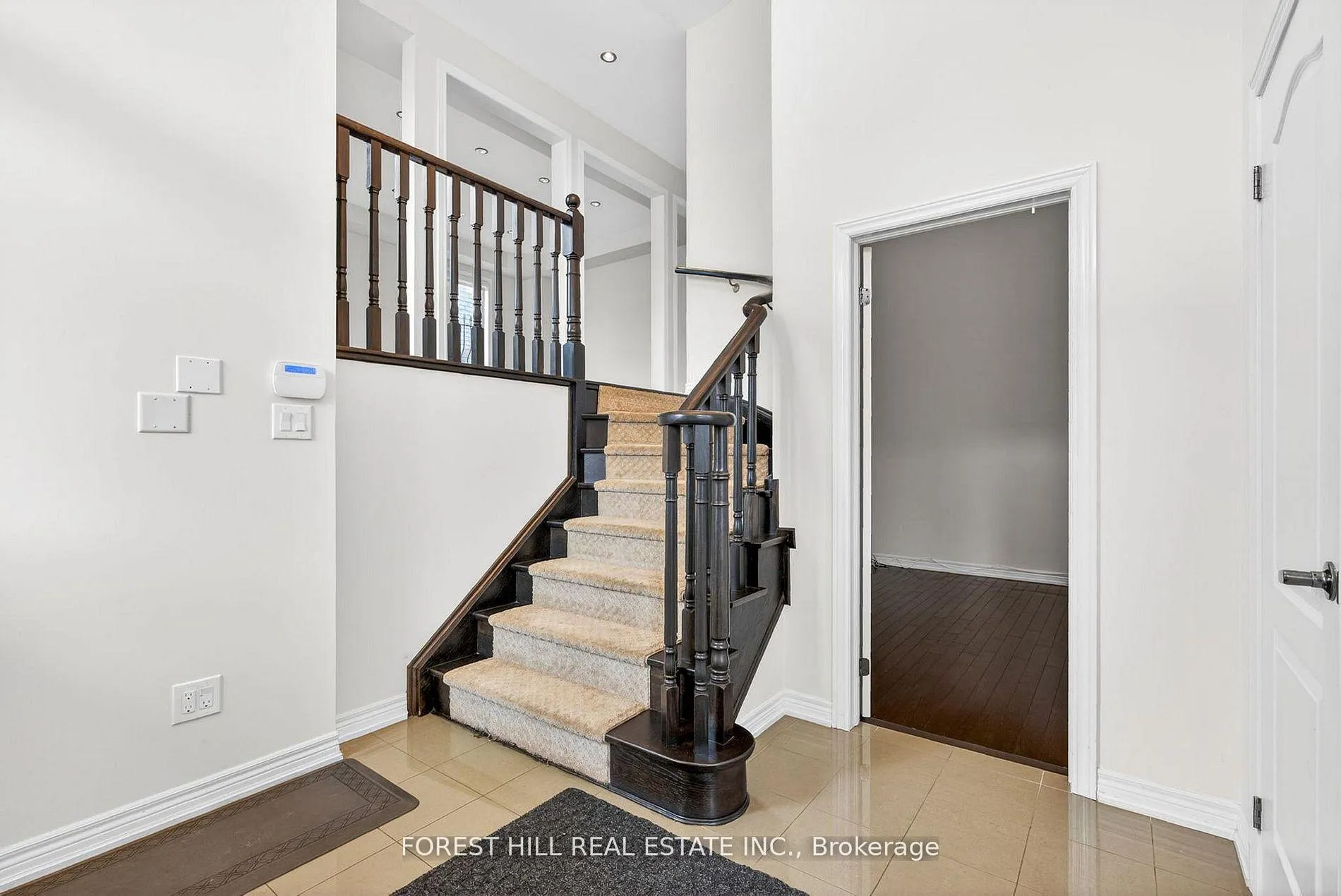 Photo 3 of 107 Rumsey Road, Vaughan, Patterson — HOMEH