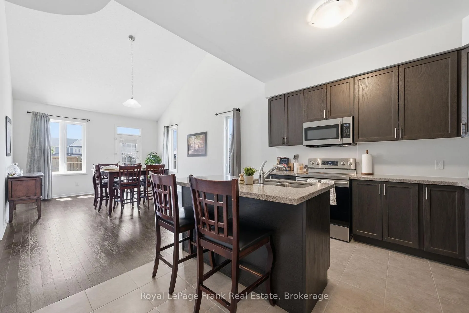 Photo 14 of 56 Deacon Crescent, Kawartha Lakes, Lindsay — HOMEH