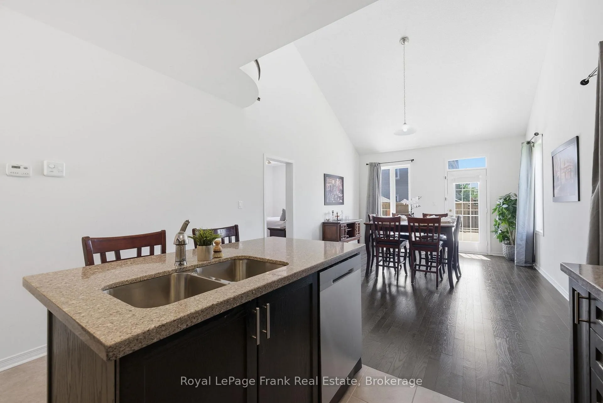 Photo 17 of 56 Deacon Crescent, Kawartha Lakes, Lindsay — HOMEH