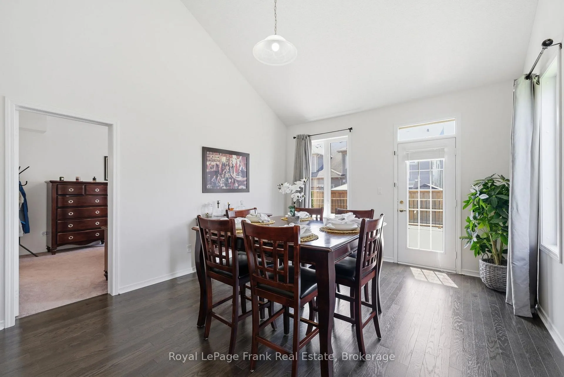 Photo 18 of 56 Deacon Crescent, Kawartha Lakes, Lindsay — HOMEH