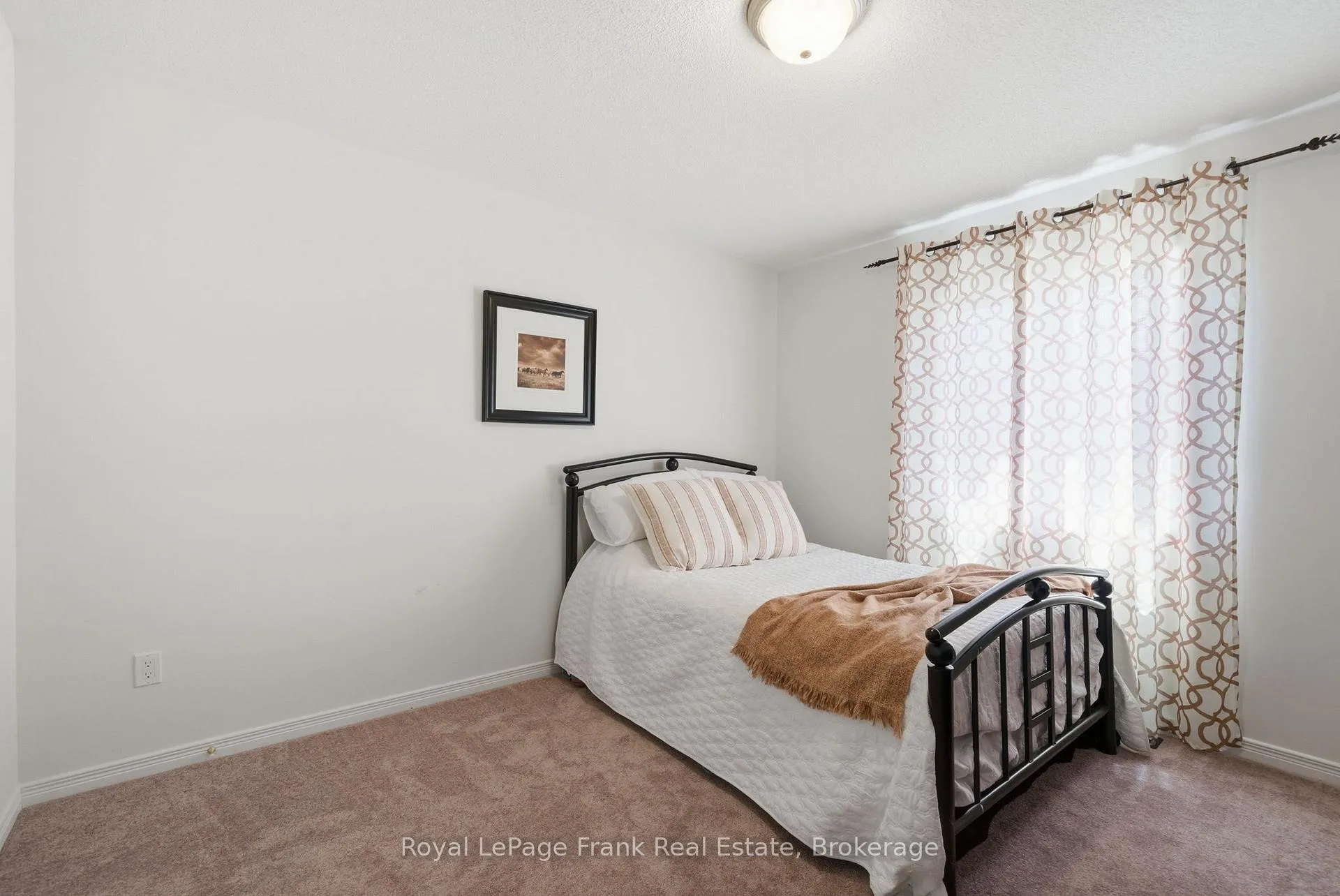 Photo 27 of 56 Deacon Crescent, Kawartha Lakes, Lindsay — HOMEH