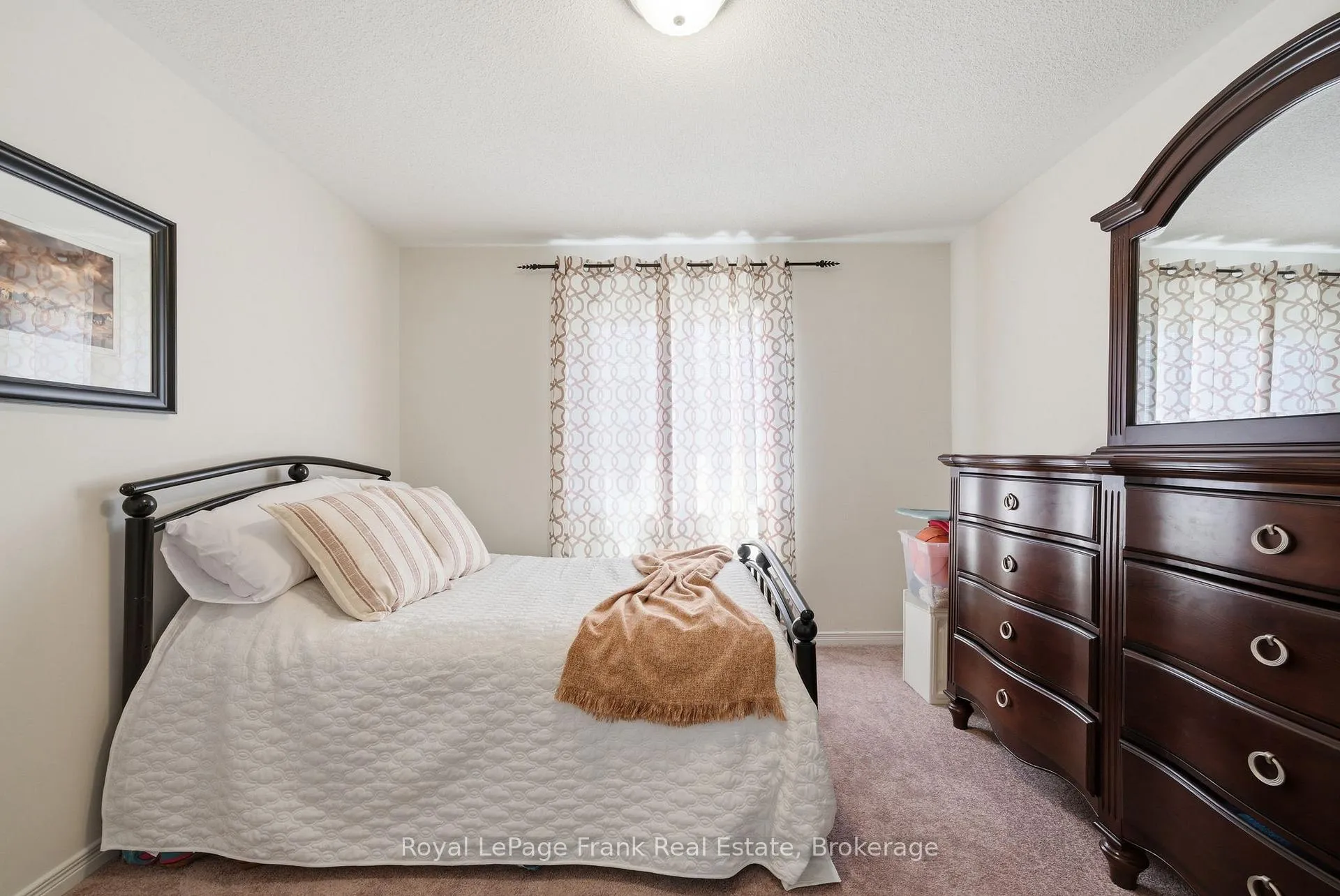Photo 28 of 56 Deacon Crescent, Kawartha Lakes, Lindsay — HOMEH