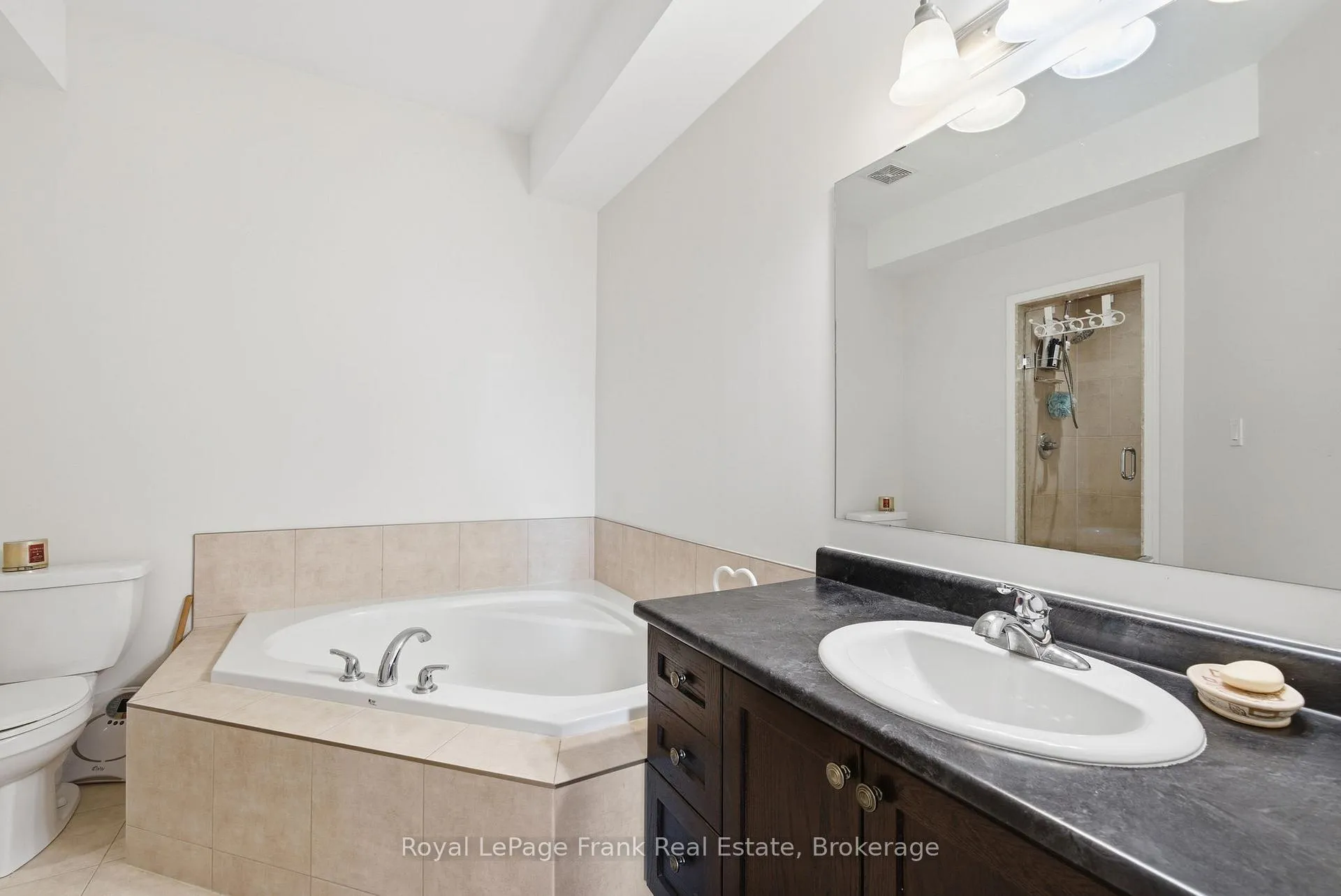 Photo 30 of 56 Deacon Crescent, Kawartha Lakes, Lindsay — HOMEH