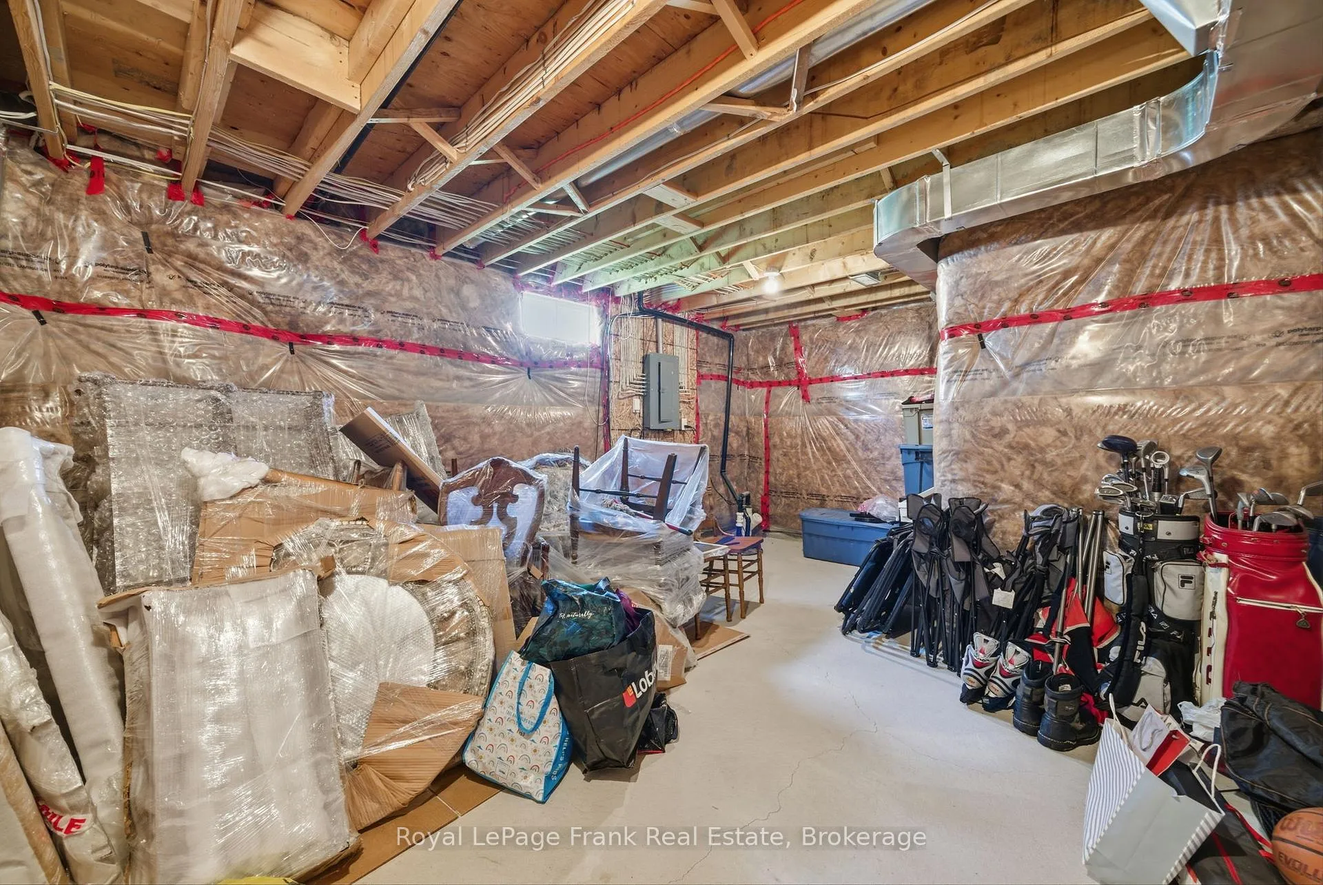 Photo 34 of 56 Deacon Crescent, Kawartha Lakes, Lindsay — HOMEH