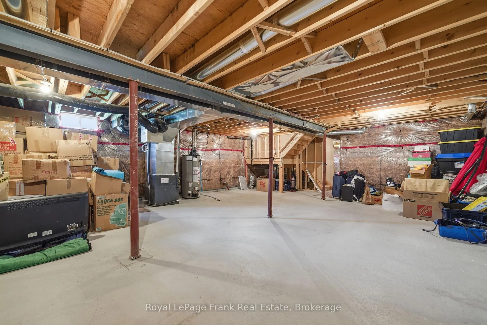 Photo 36 of 56 Deacon Crescent, Kawartha Lakes, Lindsay — HOMEH