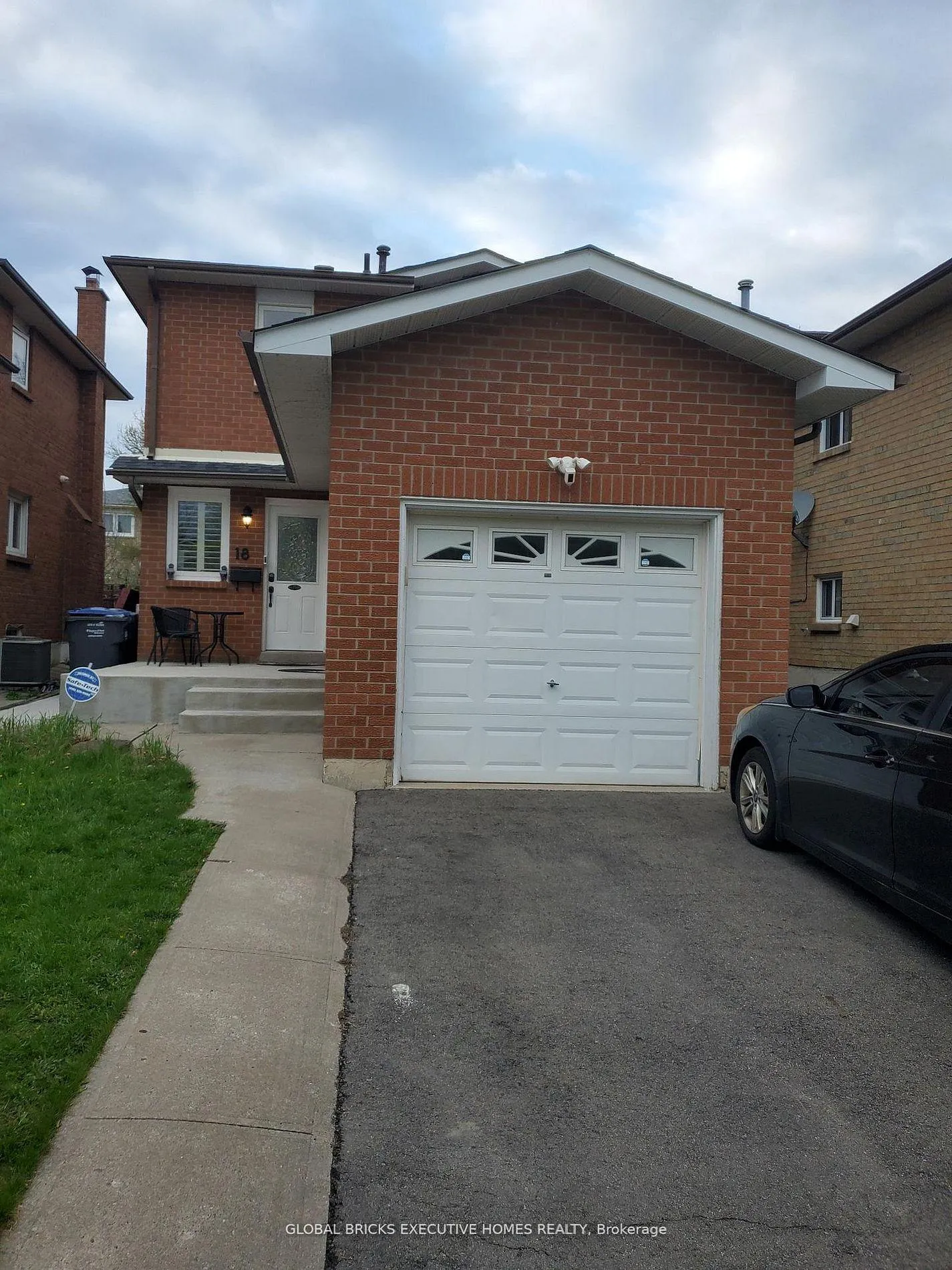 Photo 1 of 18 Deerpark Crescent, Brampton, Brampton West — HOMEH