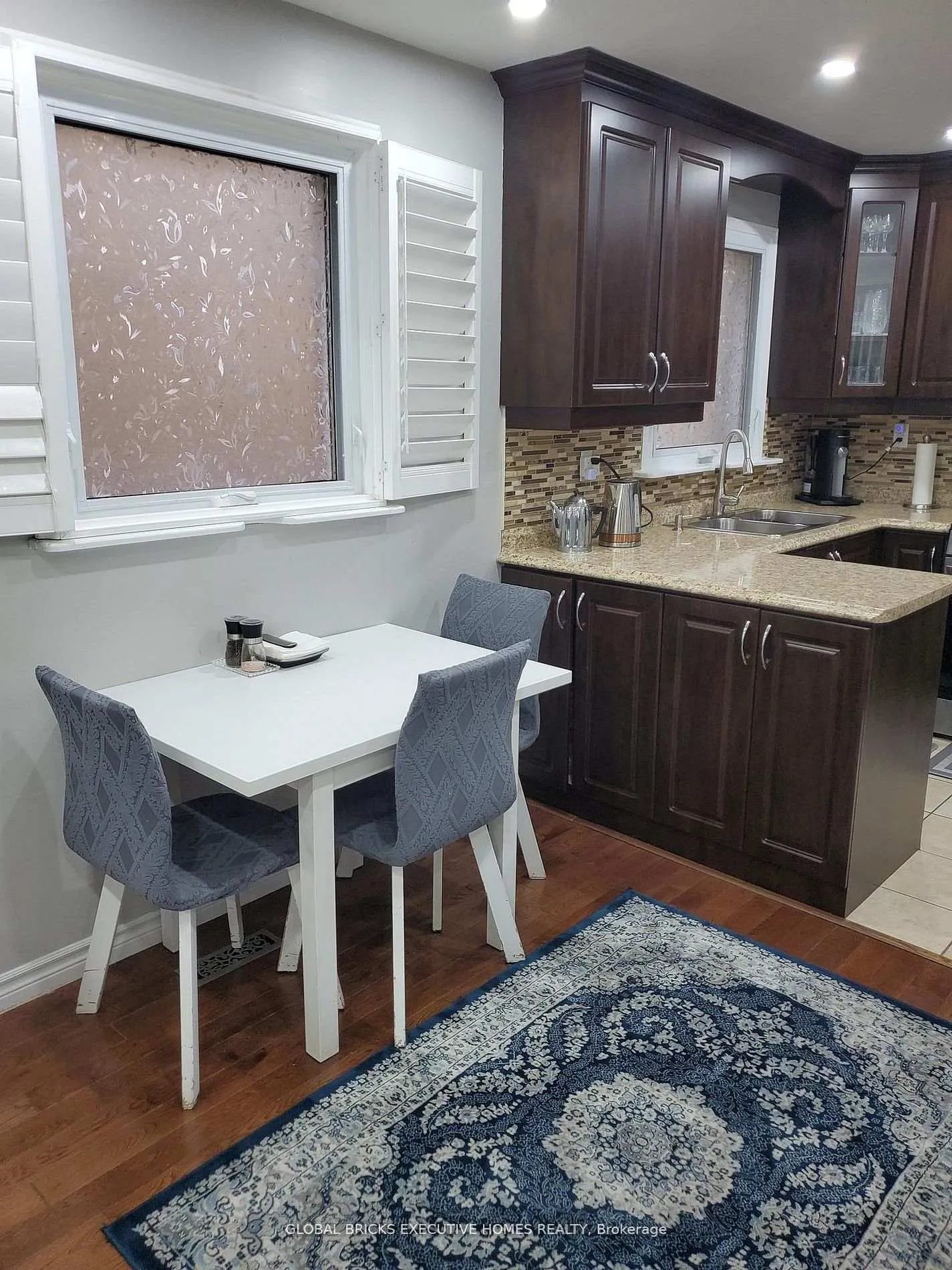 Photo 4 of 18 Deerpark Crescent, Brampton, Brampton West — HOMEH