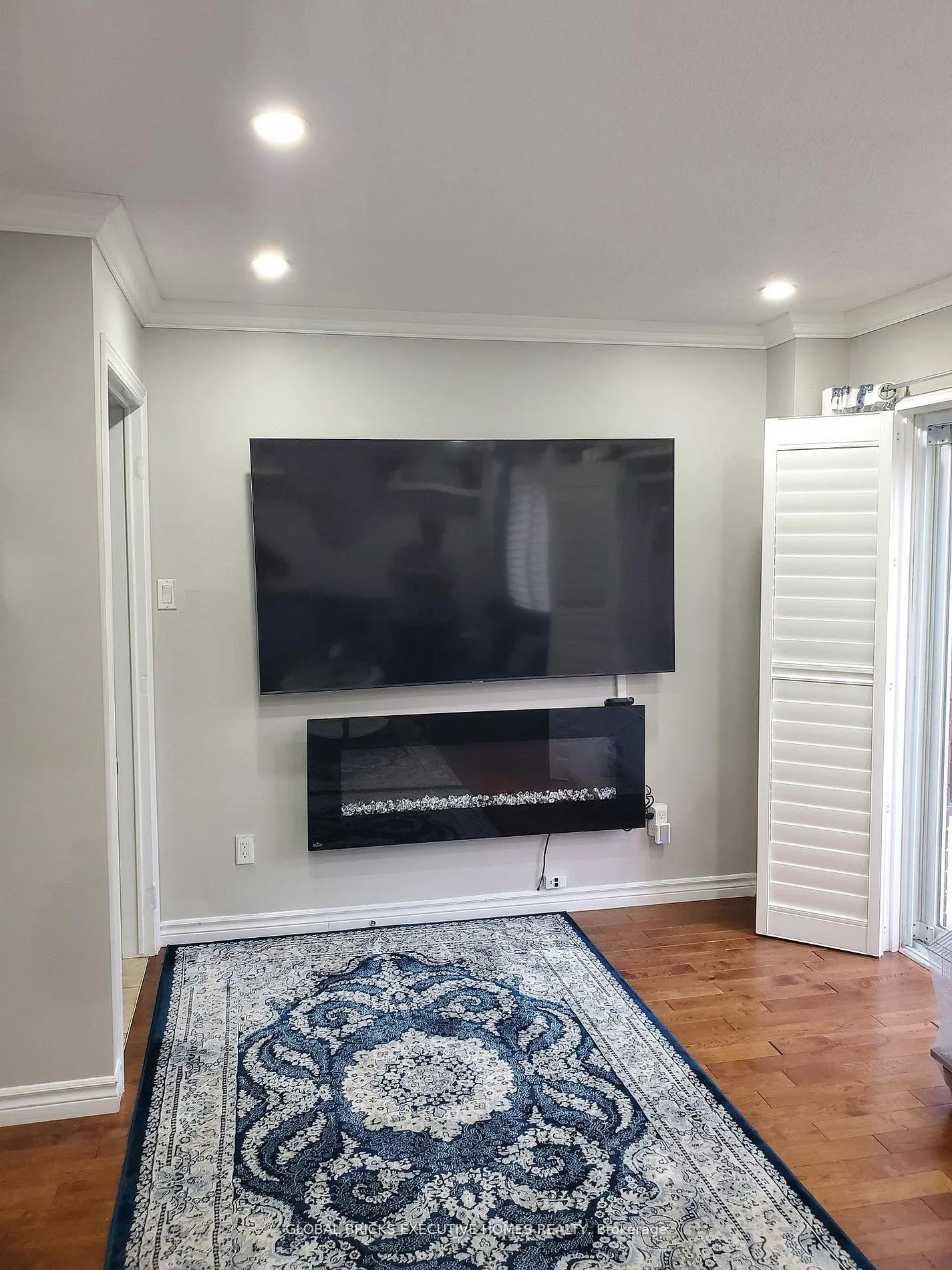Photo 10 of 18 Deerpark Crescent, Brampton, Brampton West — HOMEH