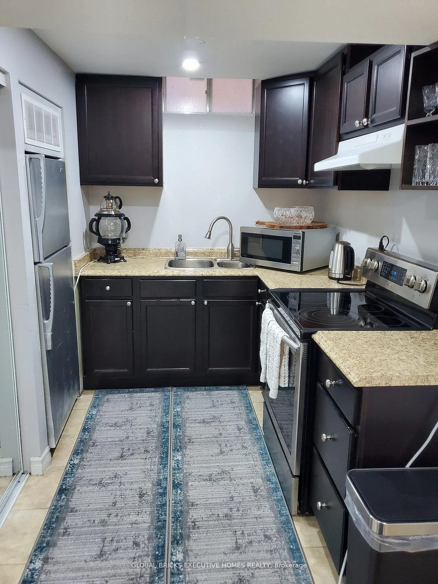 Photo 16 of 18 Deerpark Crescent, Brampton, Brampton West — HOMEH