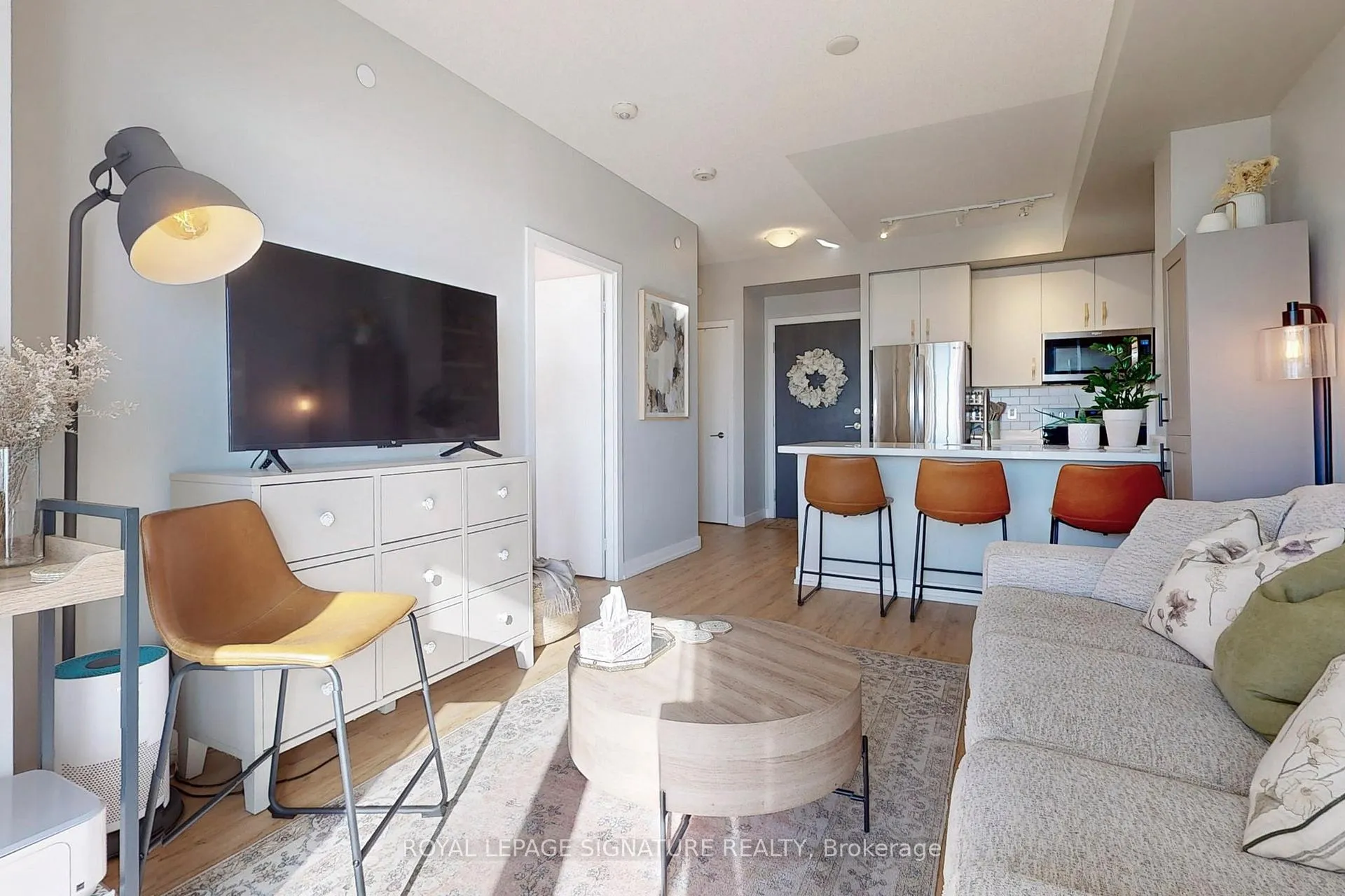 Photo 2 of Unit 821, 8 Trent Avenue, Toronto, East End-Danforth — HOMEH