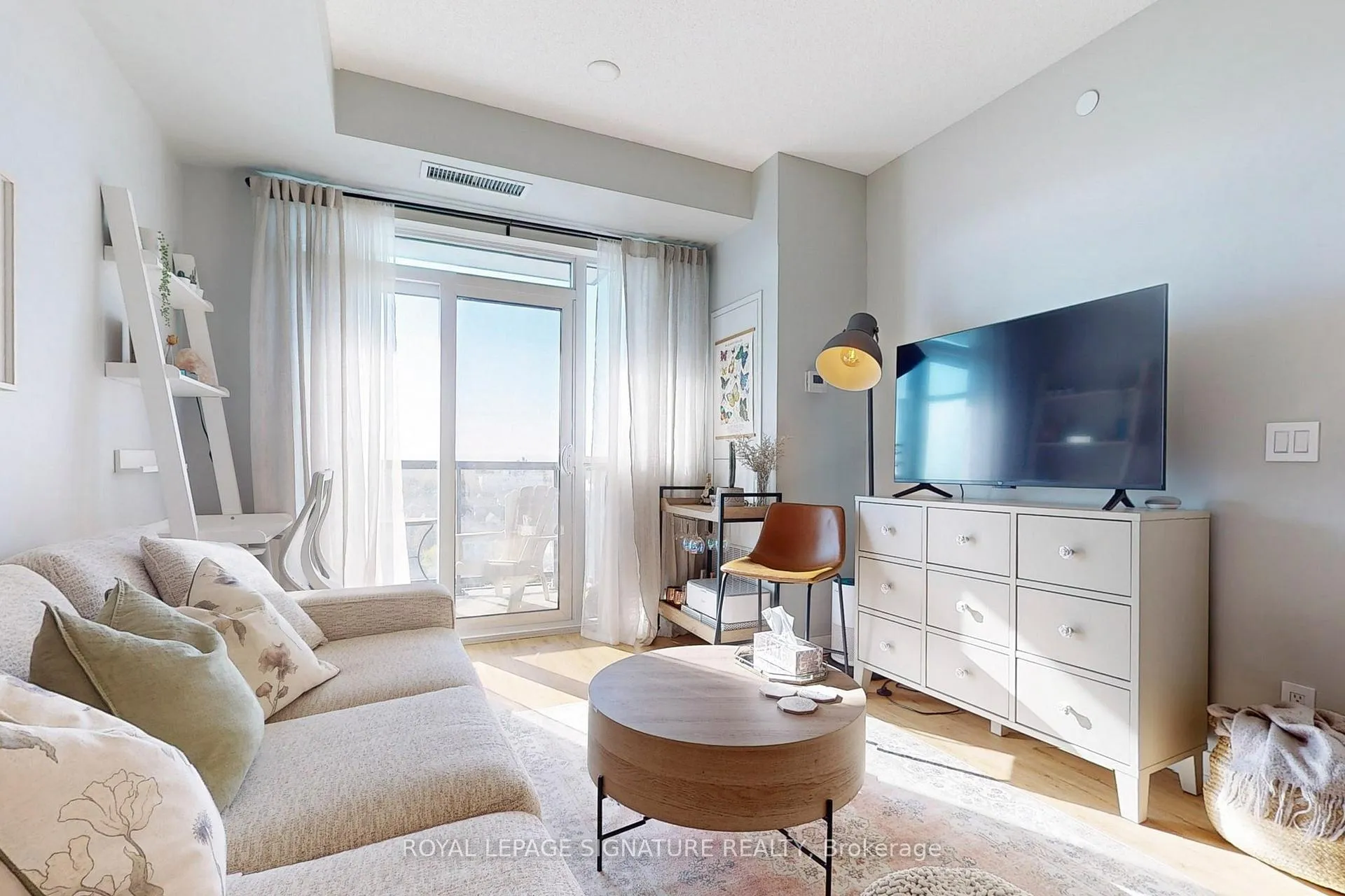 Photo 3 of Unit 821, 8 Trent Avenue, Toronto, East End-Danforth — HOMEH