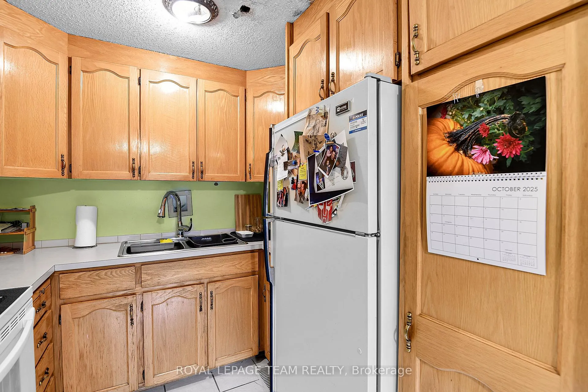 Photo 10 of Unit B, 902 Elmsmere Road, Ottawa, Beacon Hill South — HOMEH