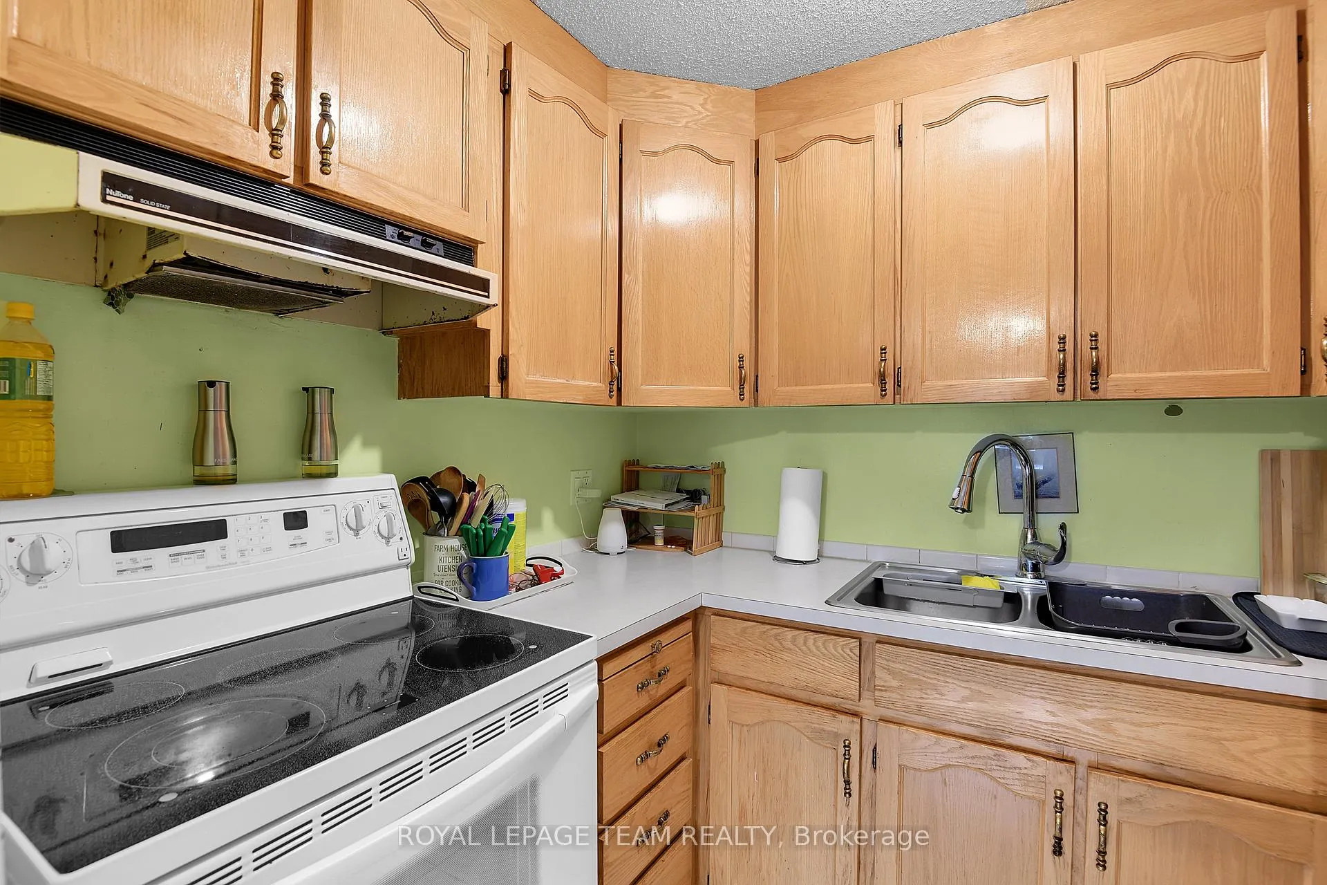 Photo 11 of Unit B, 902 Elmsmere Road, Ottawa, Beacon Hill South — HOMEH