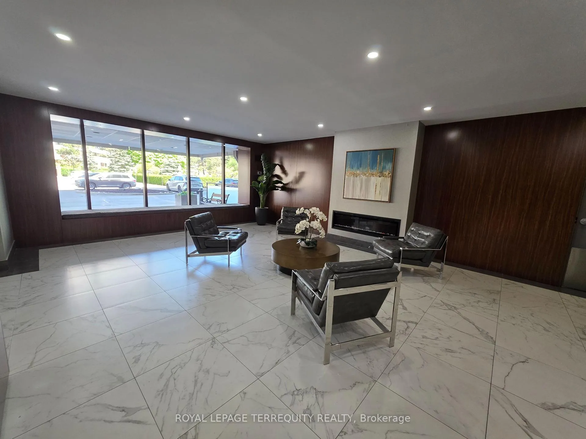 Photo 2 of Unit 804, 50 Inverlochy Boulevard, Markham, Royal Orchard — HOMEH