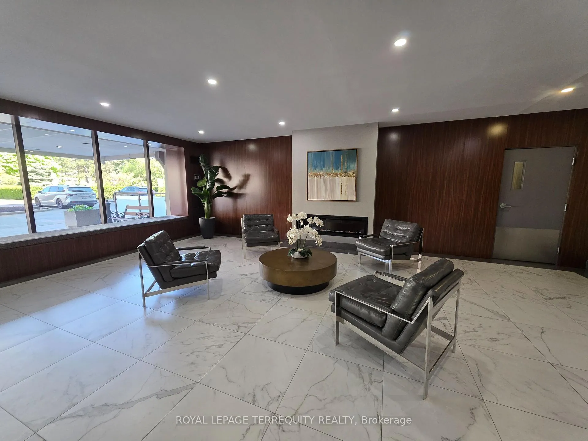 Photo 3 of Unit 804, 50 Inverlochy Boulevard, Markham, Royal Orchard — HOMEH