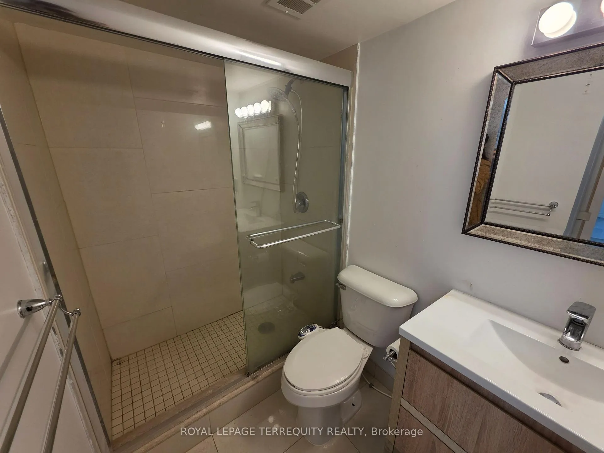 Photo 4 of Unit 804, 50 Inverlochy Boulevard, Markham, Royal Orchard — HOMEH