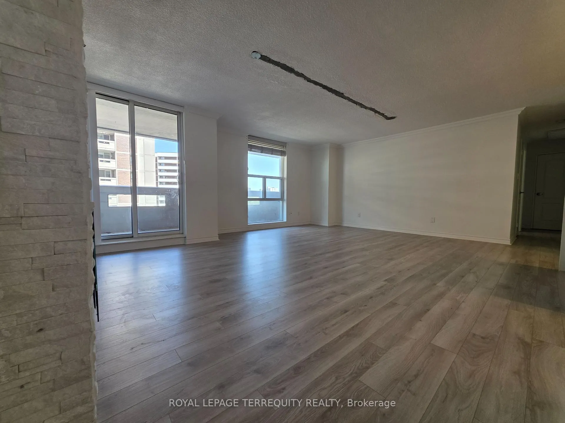 Photo 5 of Unit 804, 50 Inverlochy Boulevard, Markham, Royal Orchard — HOMEH