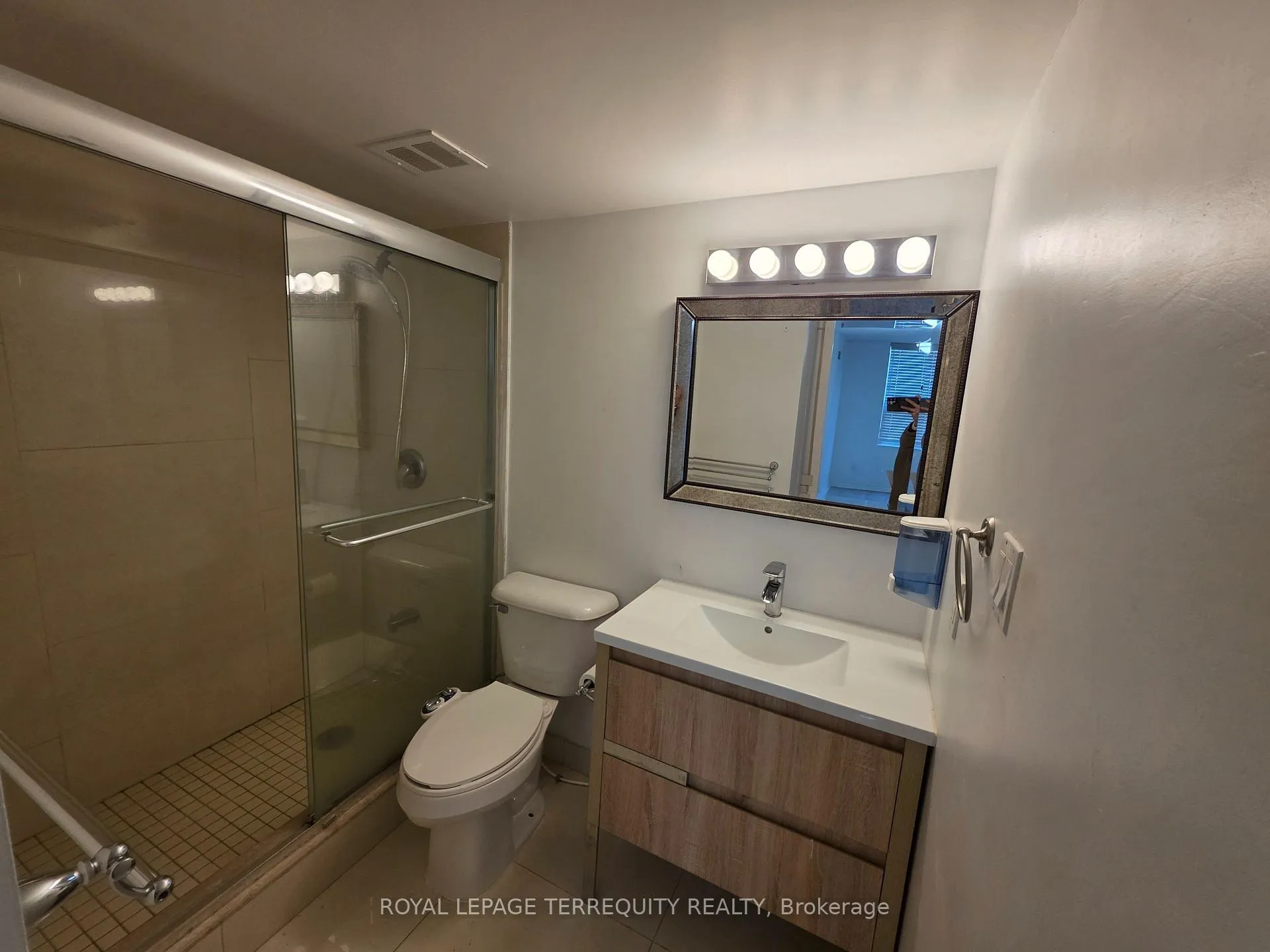 Photo 7 of Unit 804, 50 Inverlochy Boulevard, Markham, Royal Orchard — HOMEH