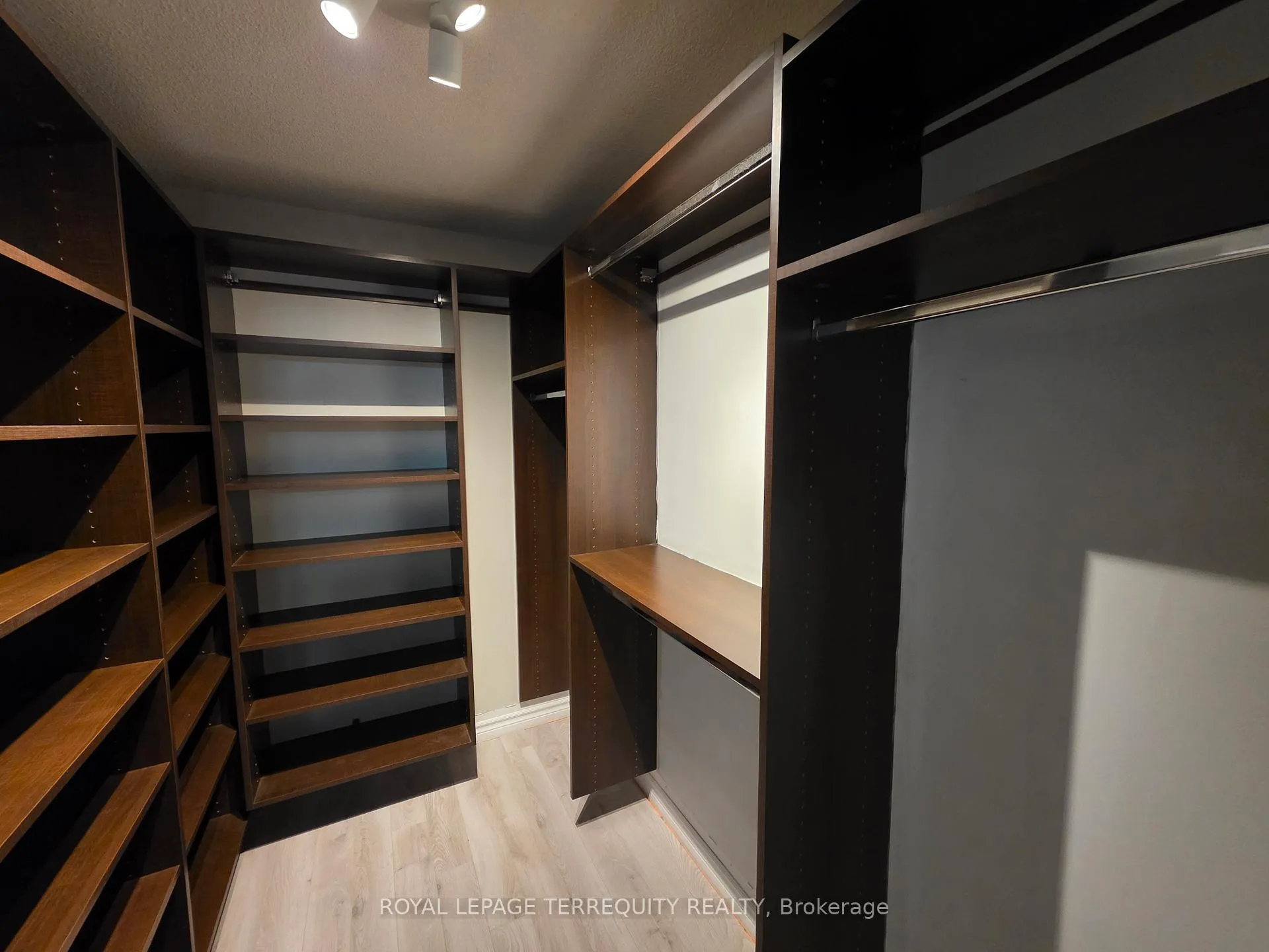 Photo 8 of Unit 804, 50 Inverlochy Boulevard, Markham, Royal Orchard — HOMEH