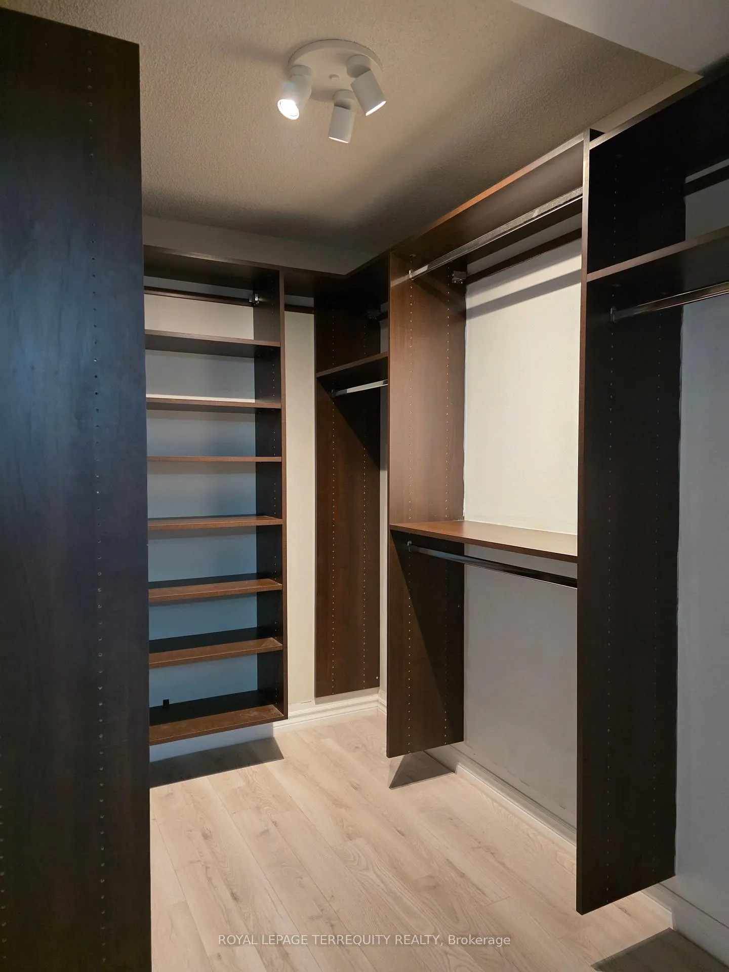 Photo 9 of Unit 804, 50 Inverlochy Boulevard, Markham, Royal Orchard — HOMEH