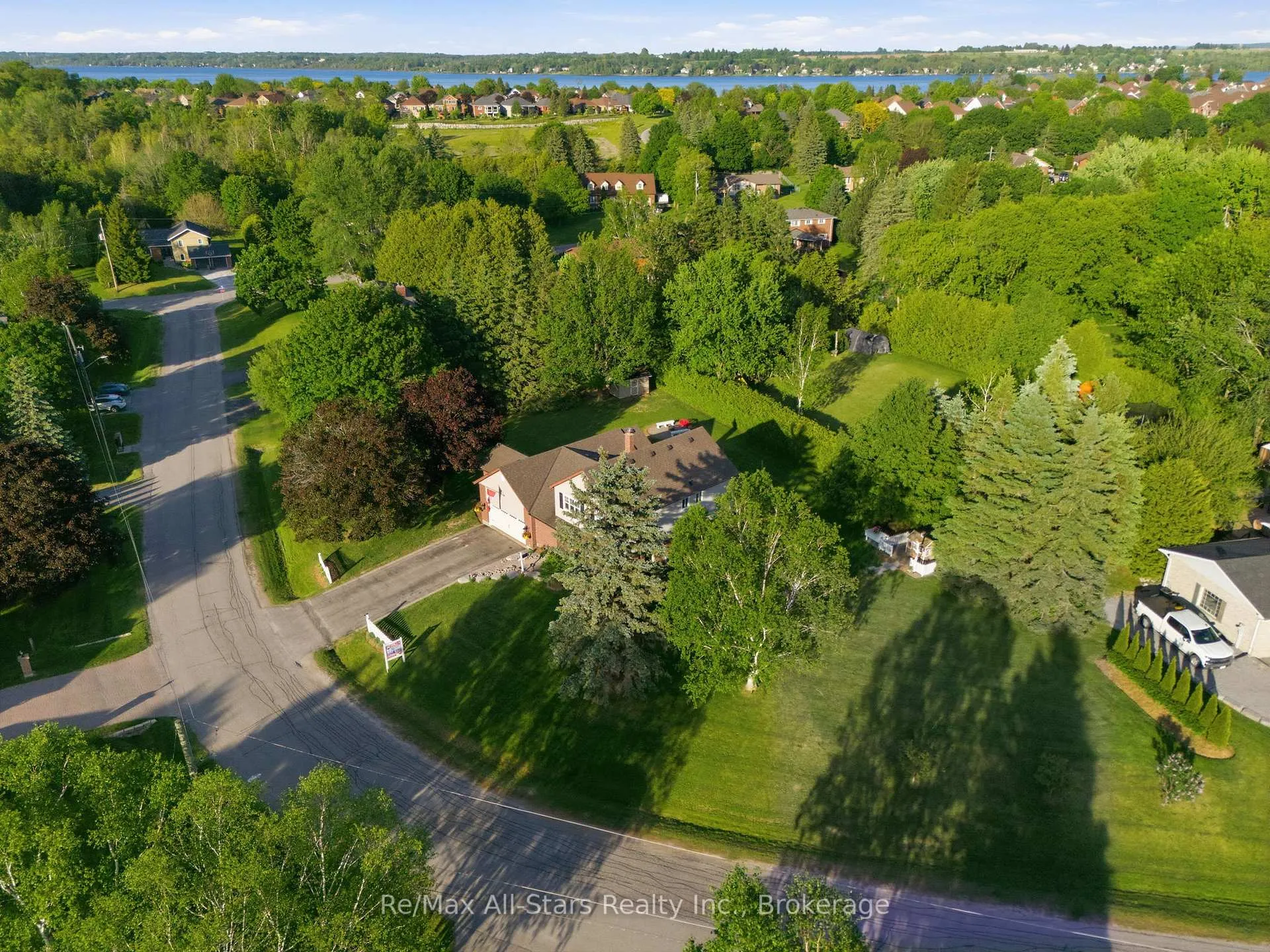 Photo 3 of 4 Circle Drive, Scugog, Port Perry — HOMEH